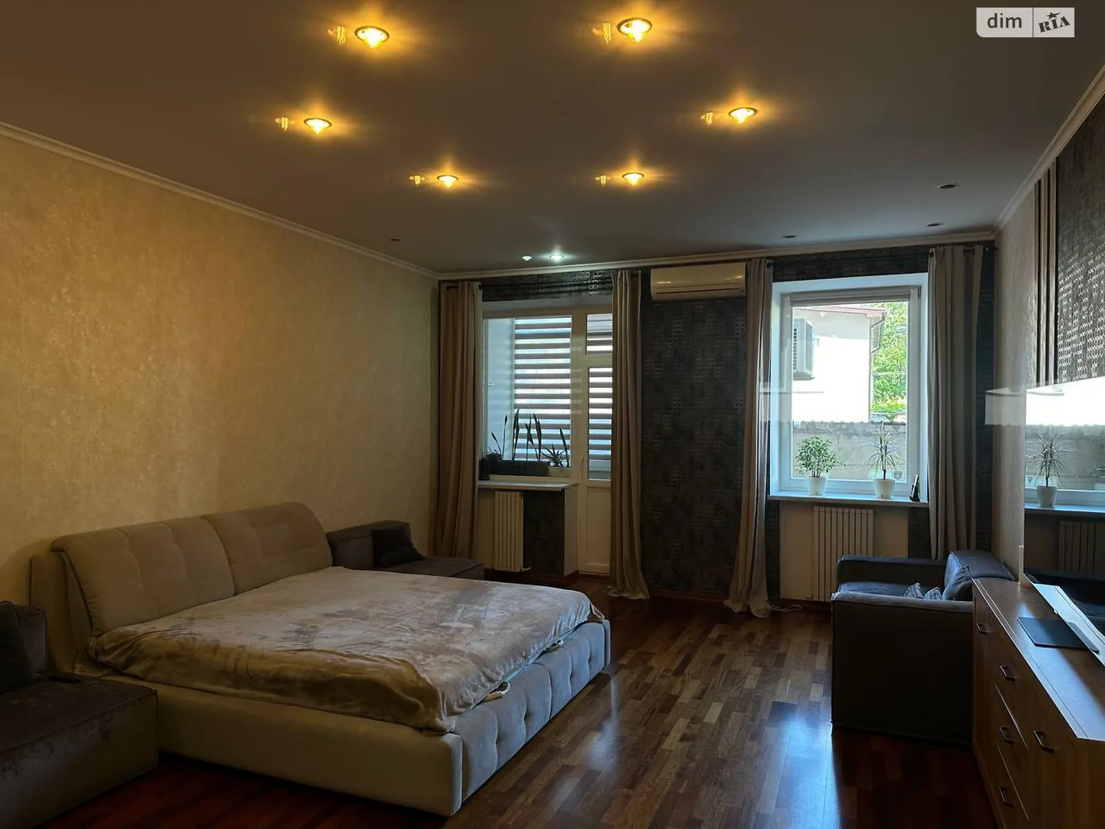 Продается 2-комнатная квартира 100 кв. м в Одессе, ул. Довженко, 6А