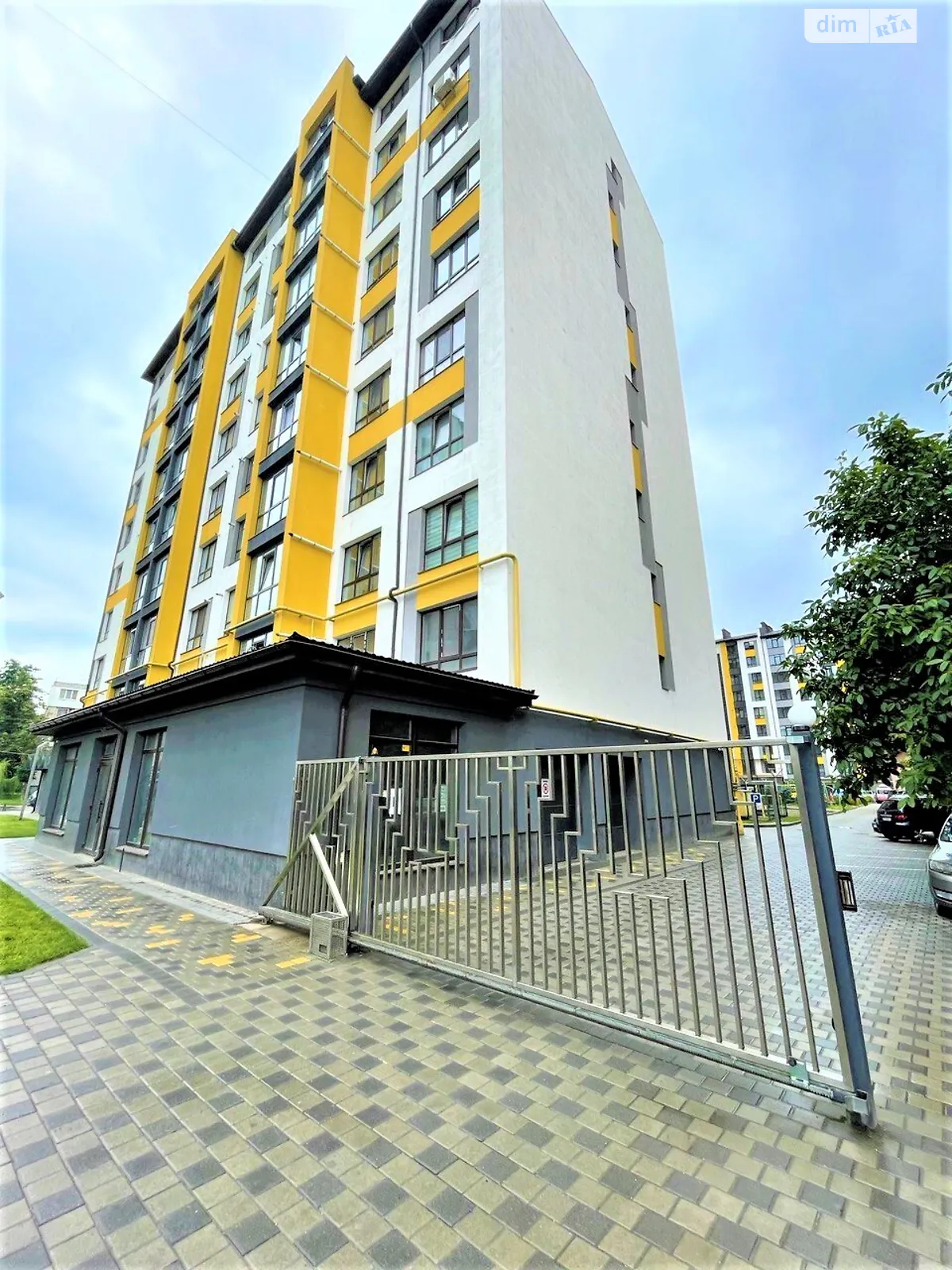 Продается 4-комнатная квартира 131 кв. м в Ивано-Франковске, ул. Химиков, 9 - фото 1