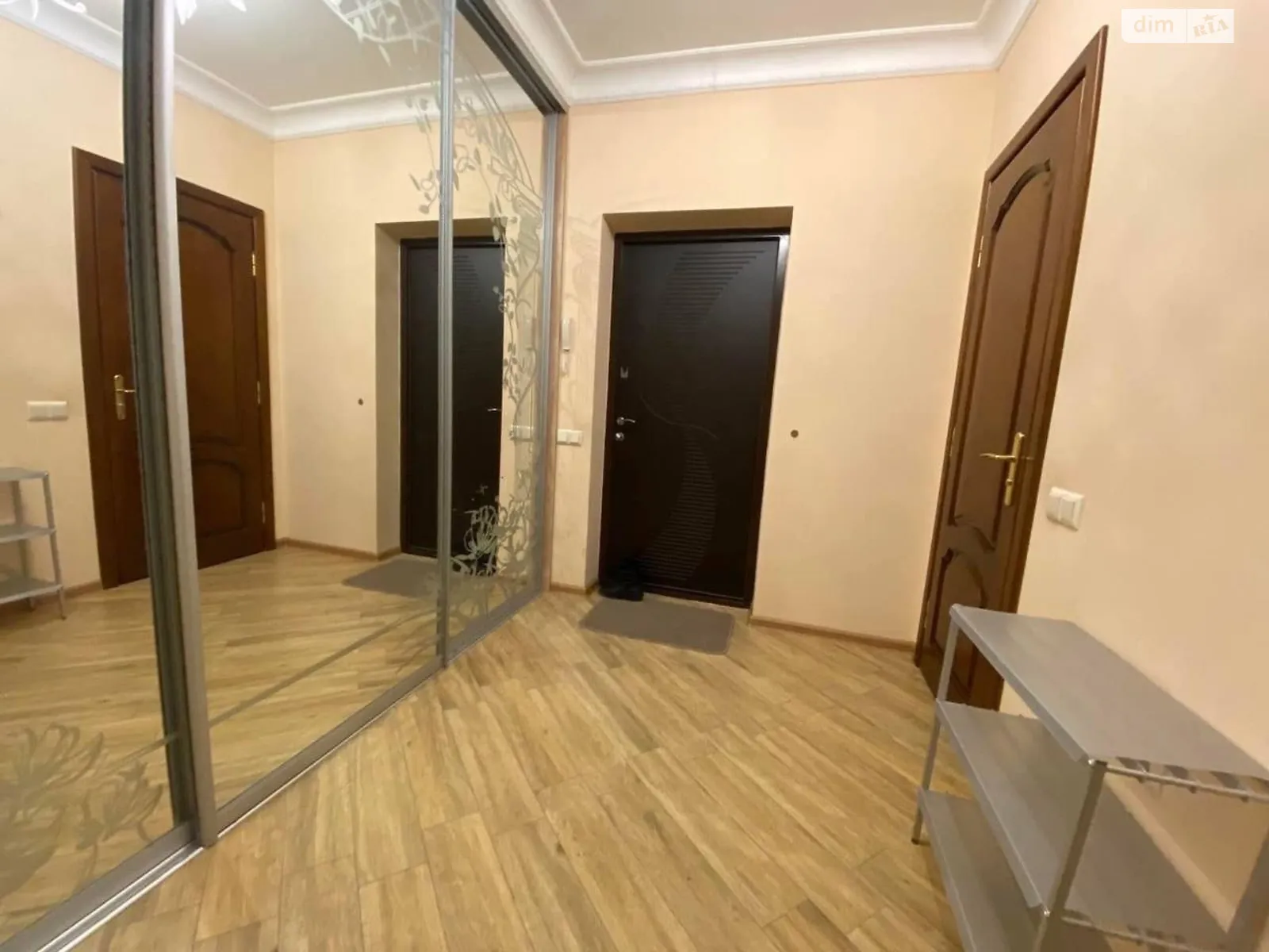 Сдается в аренду 1-комнатная квартира 50 кв. м в Львове, пл. Князя Святослава