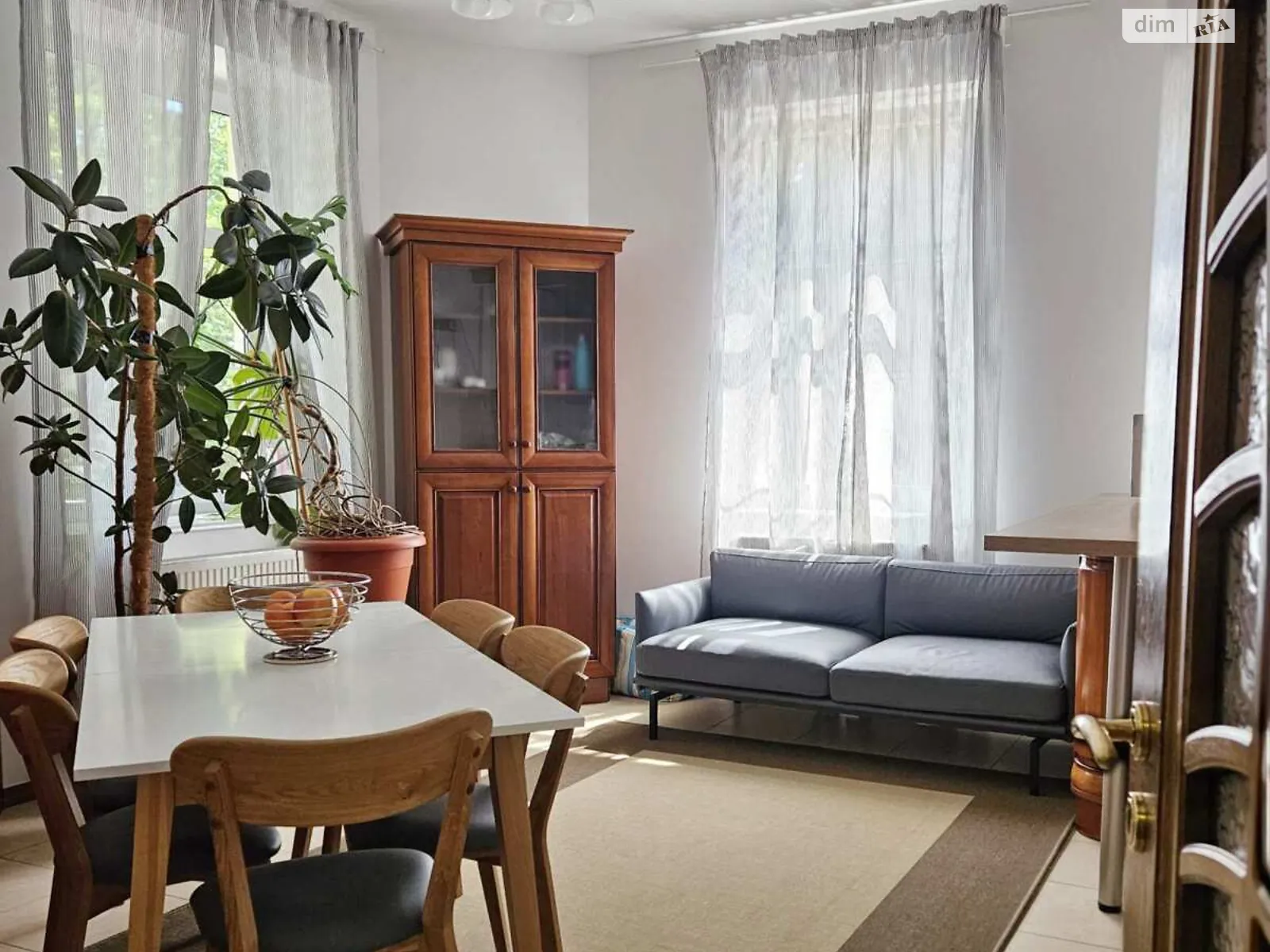 Продается 3-комнатная квартира 132.3 кв. м в Львове, ул. Слепого Иосифа - фото 1