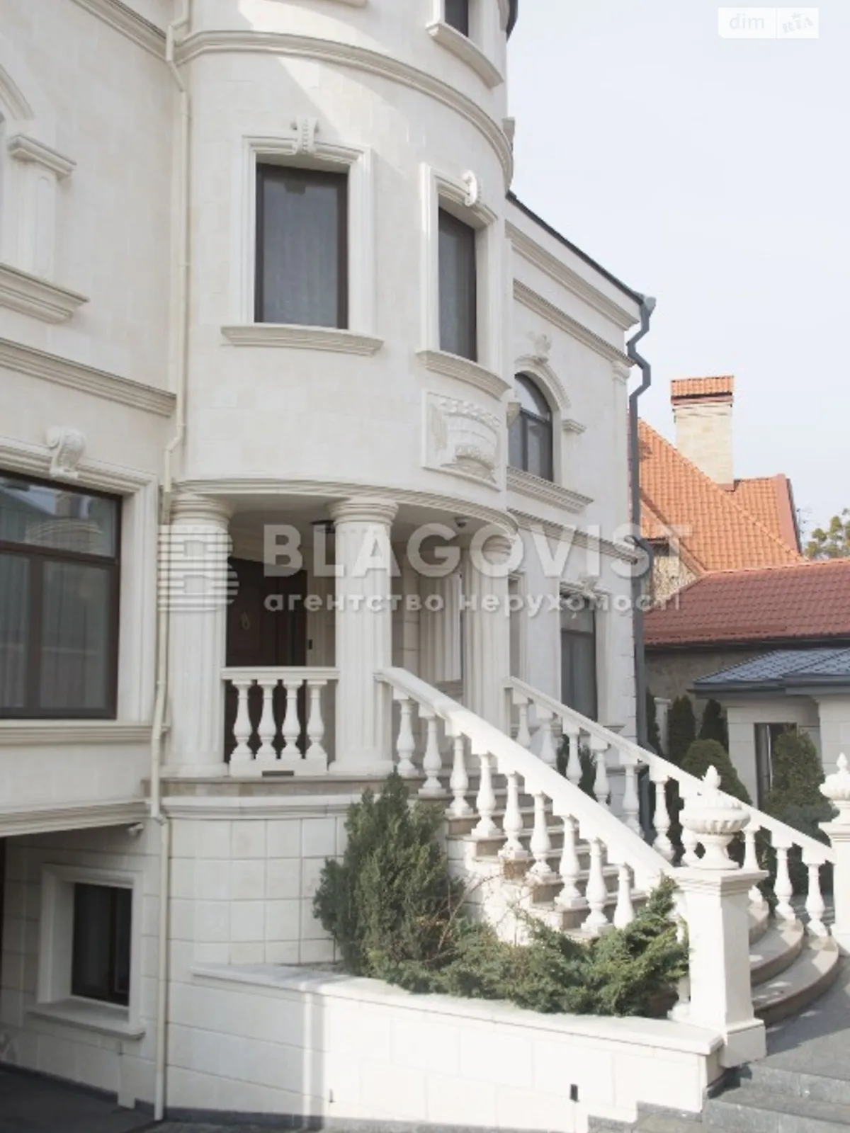 Продается дом на 3 этажа 2500 кв. м с балконом - фото 3