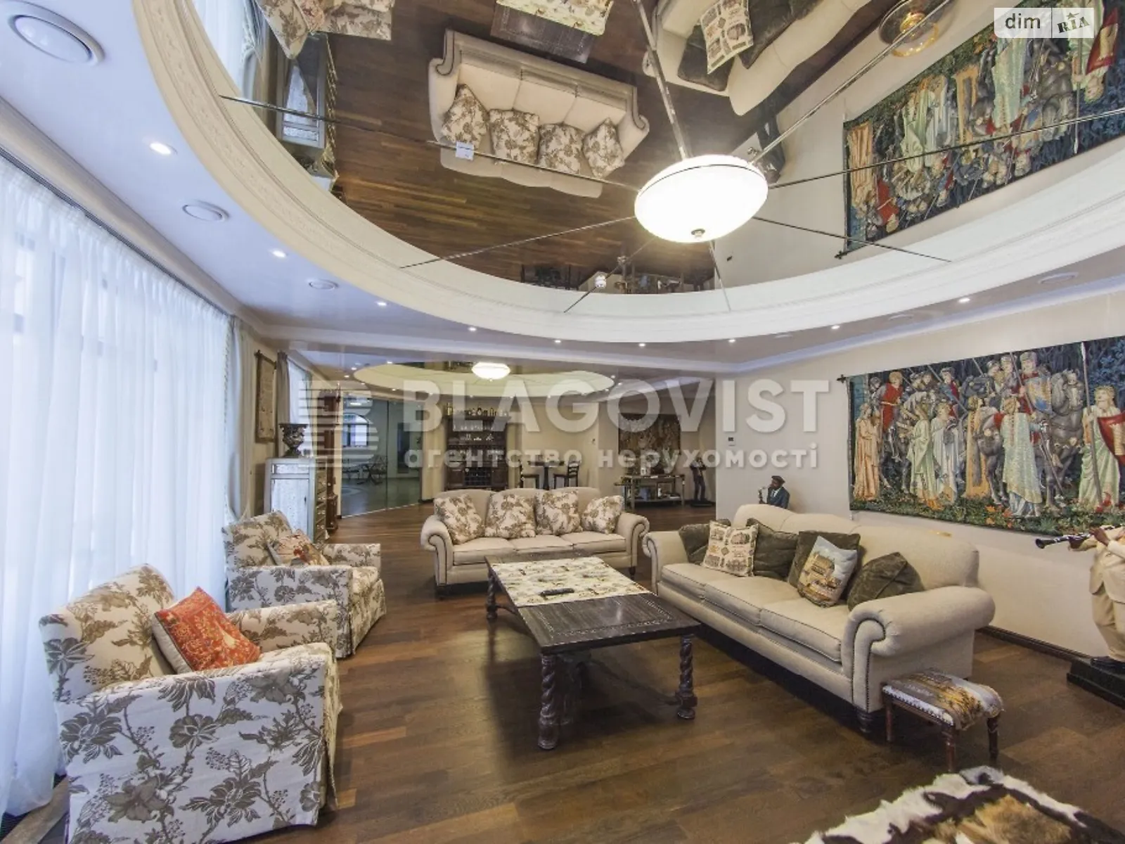 Продается дом на 3 этажа 2500 кв. м с мебелью, цена: 7900000 $
