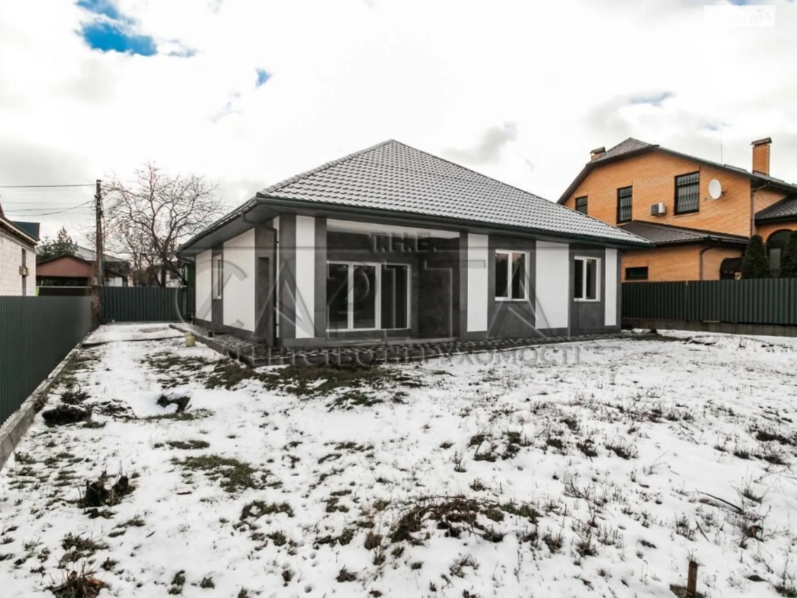Продается одноэтажный дом 155 кв. м с беседкой, цена: 190000 $ - фото 1