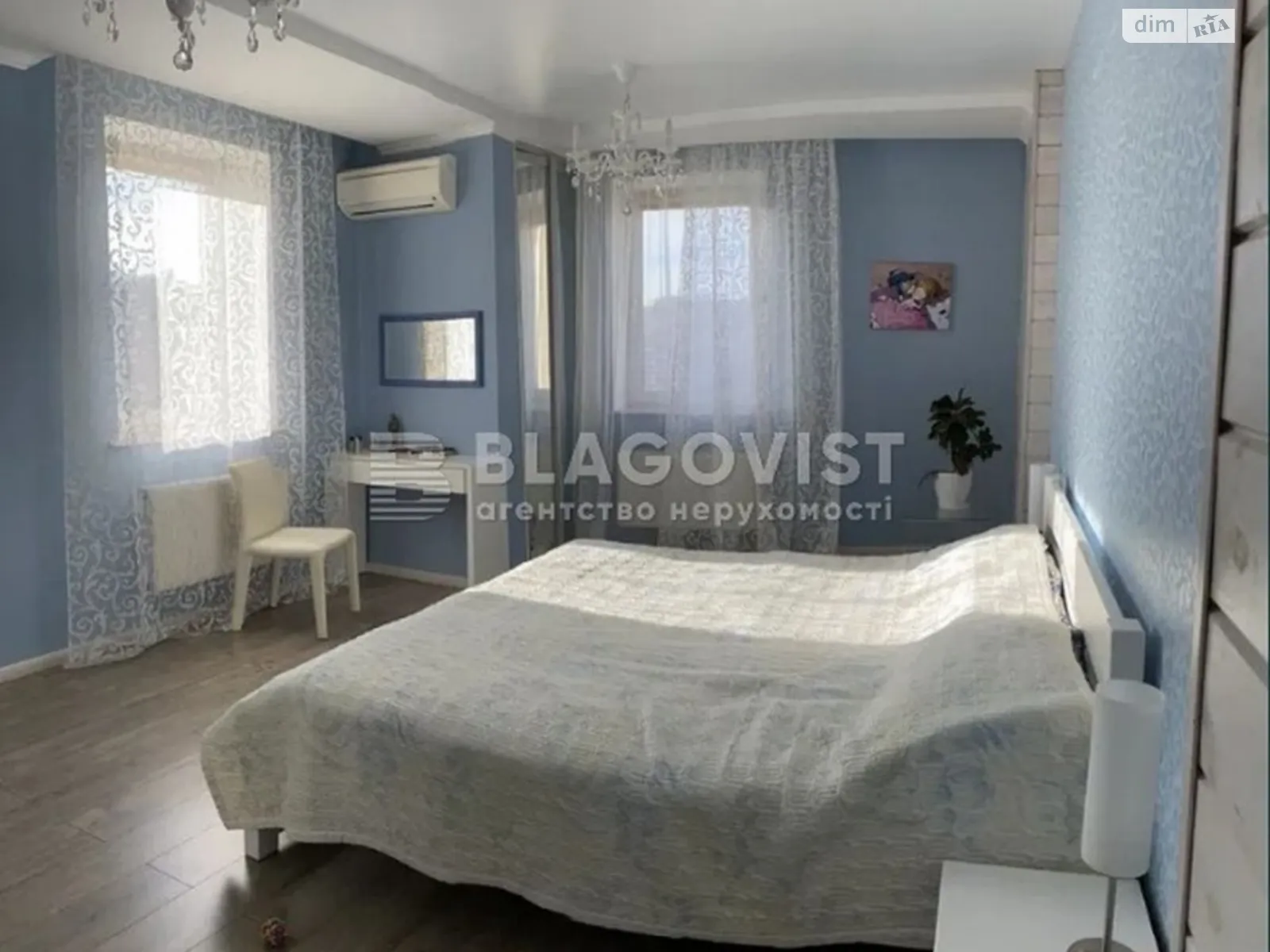 Продается 4-комнатная квартира 120 кв. м в Киеве, ул. Голосеевская, 13Б
