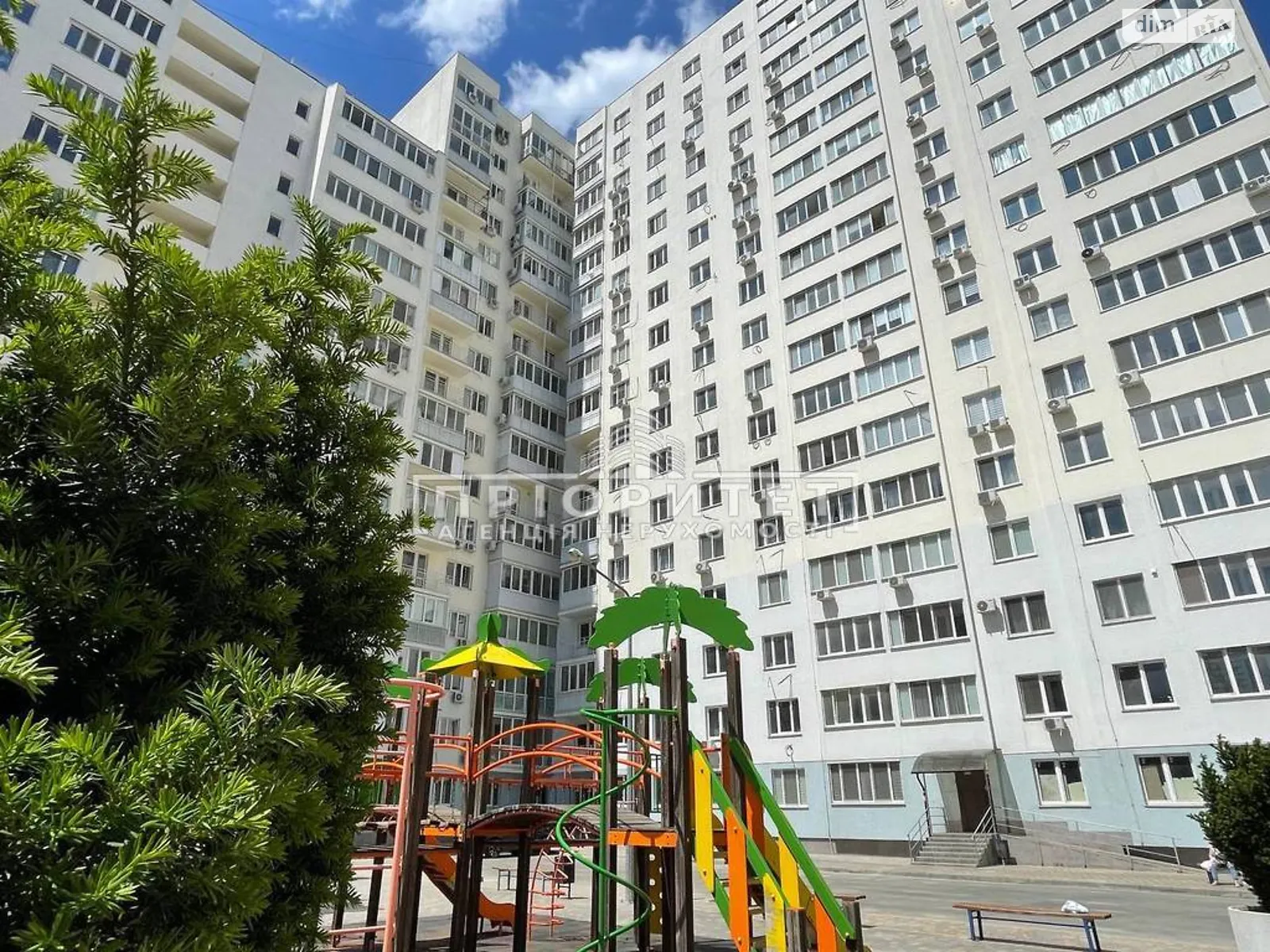 Продается 3-комнатная квартира 102.2 кв. м в Одессе, ул. Костанди