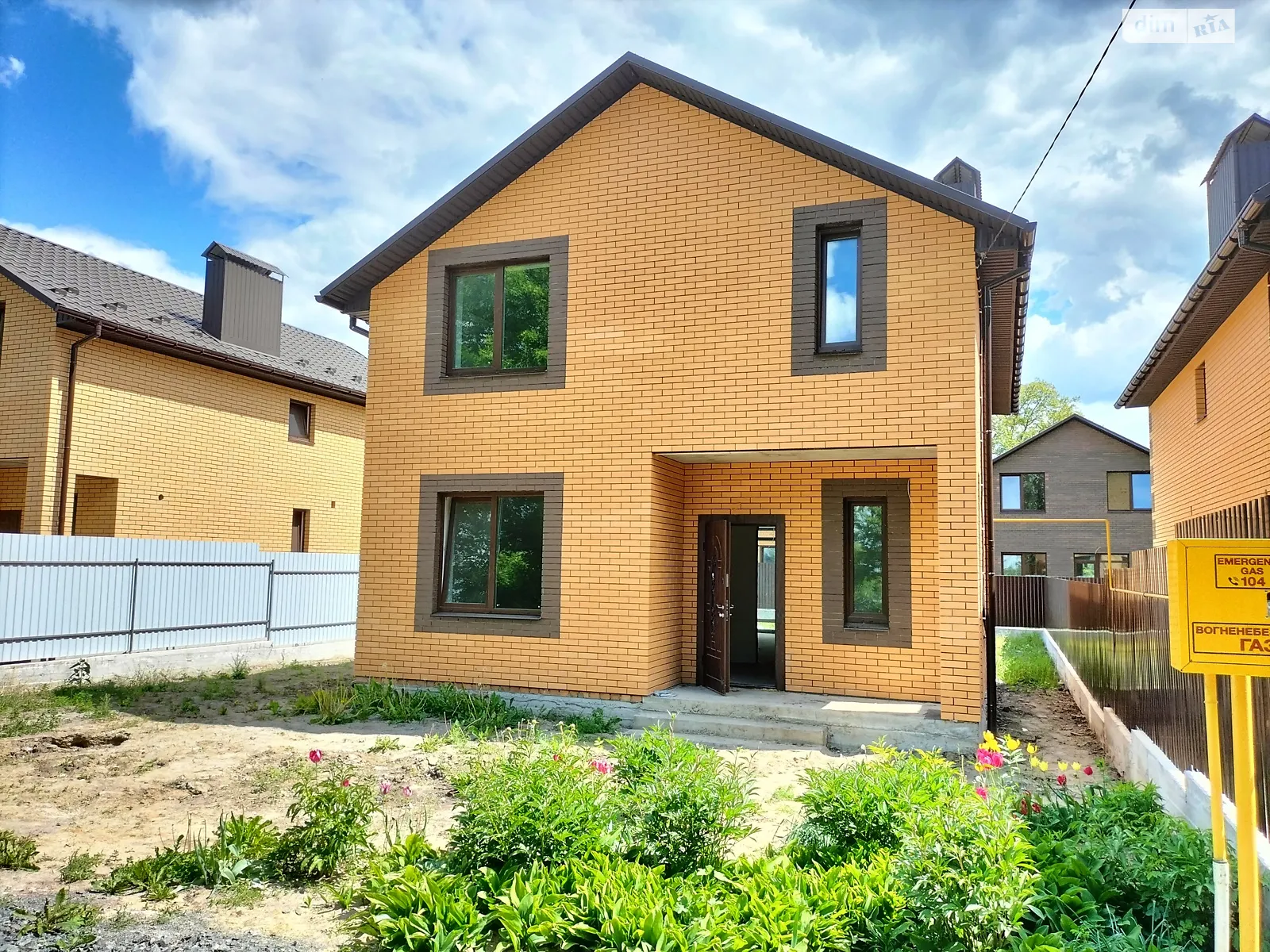 Продается дом на 2 этажа 125 кв. м с бассейном, цена: 92000 $ - фото 1