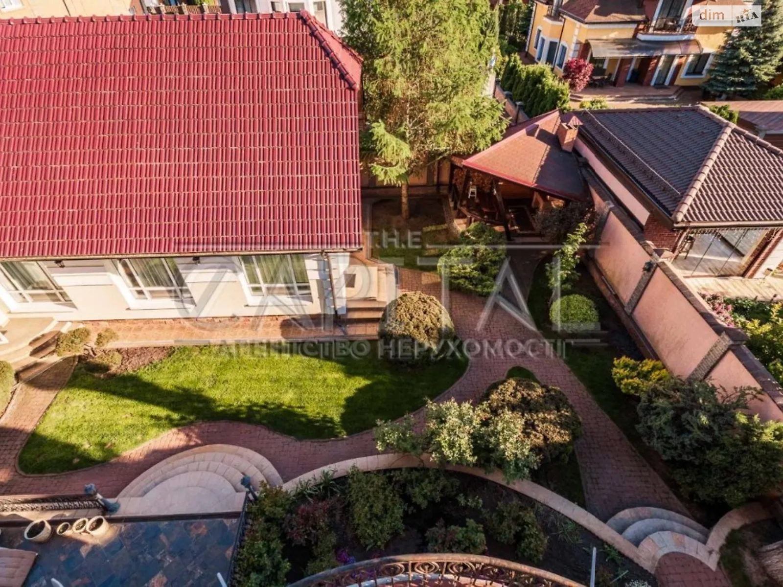 Продається будинок 3 поверховий 570 кв. м з садом, цена: 1100000 $