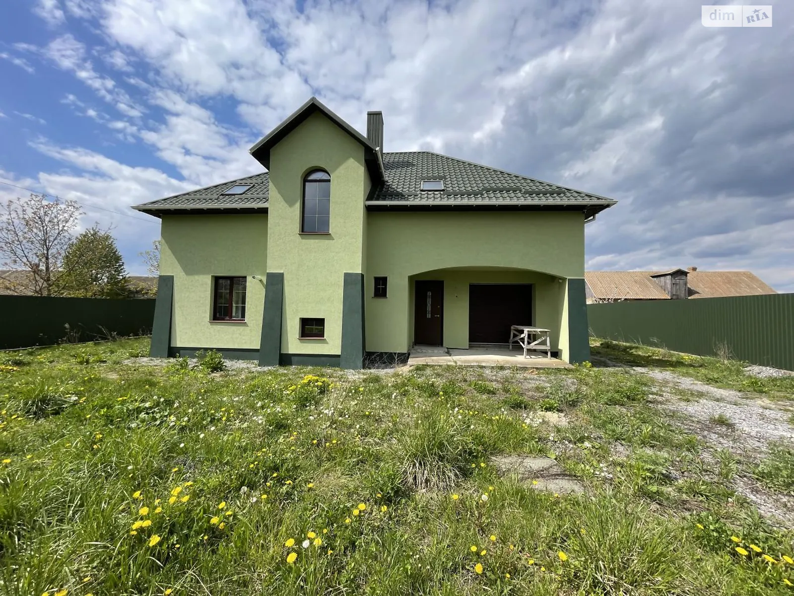 Продается дом на 2 этажа 238 кв. м с садом, цена: 105000 $ - фото 1