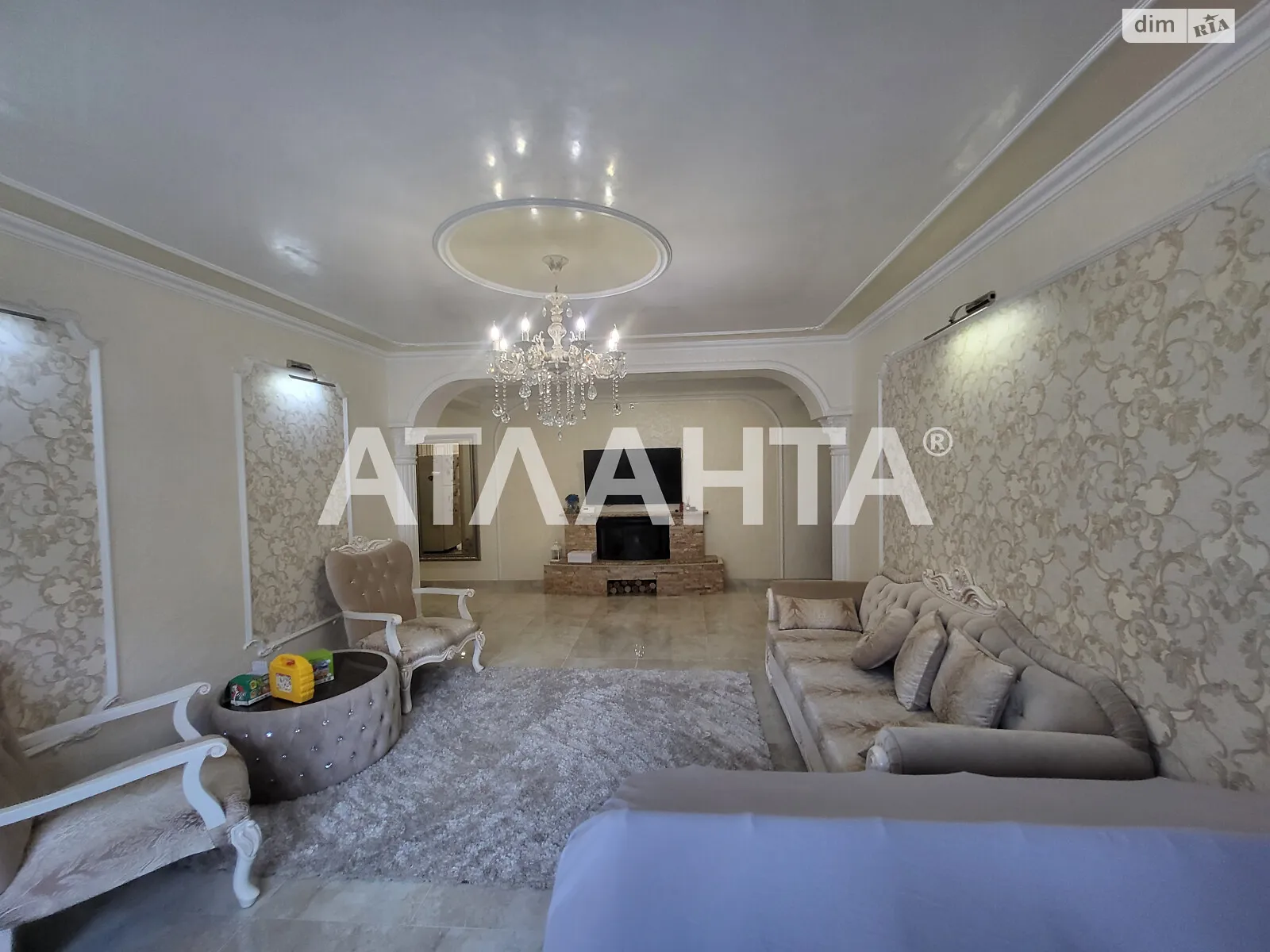 Сдается в аренду 2-комнатная квартира 84 кв. м в Черновцах, цена: 500 $