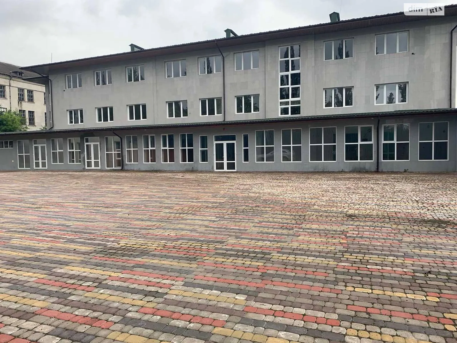 Продается объект сферы услуг 1390 кв. м в 3-этажном здании, цена: 2000000 € - фото 1