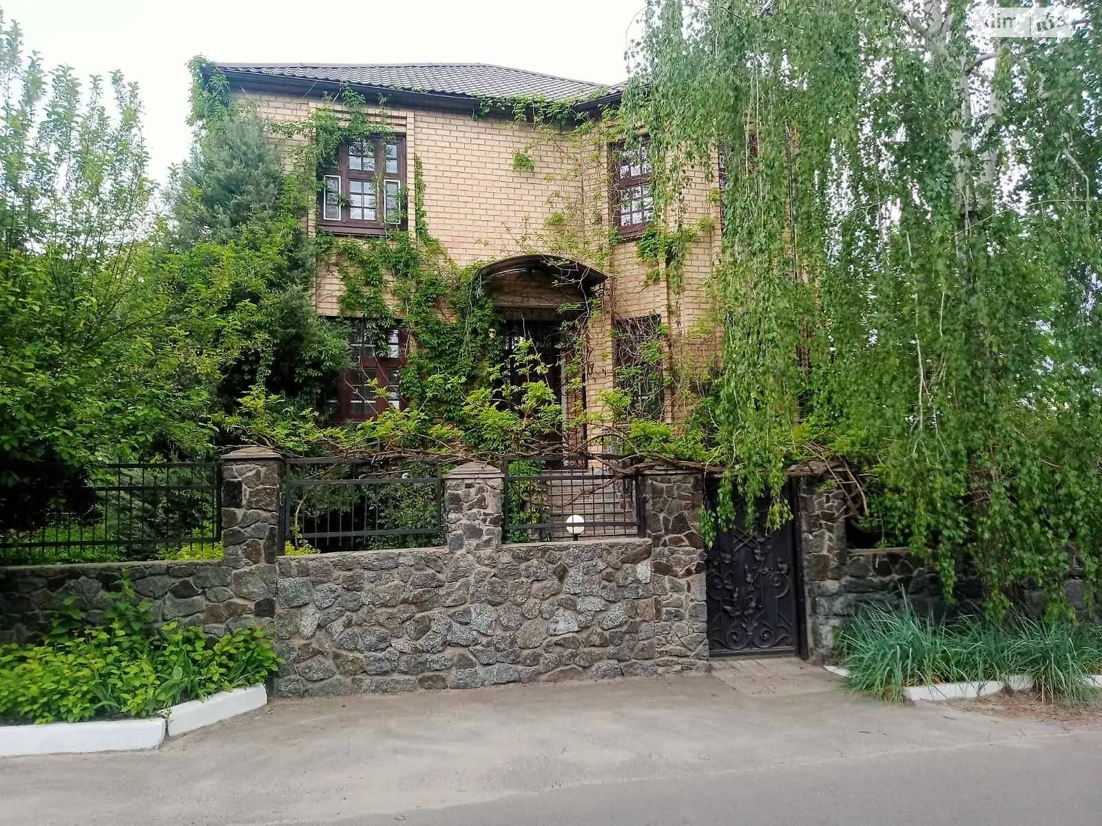 Продається будинок 3 поверховий 360 кв. м з балконом, цена: 289000 $ - фото 1