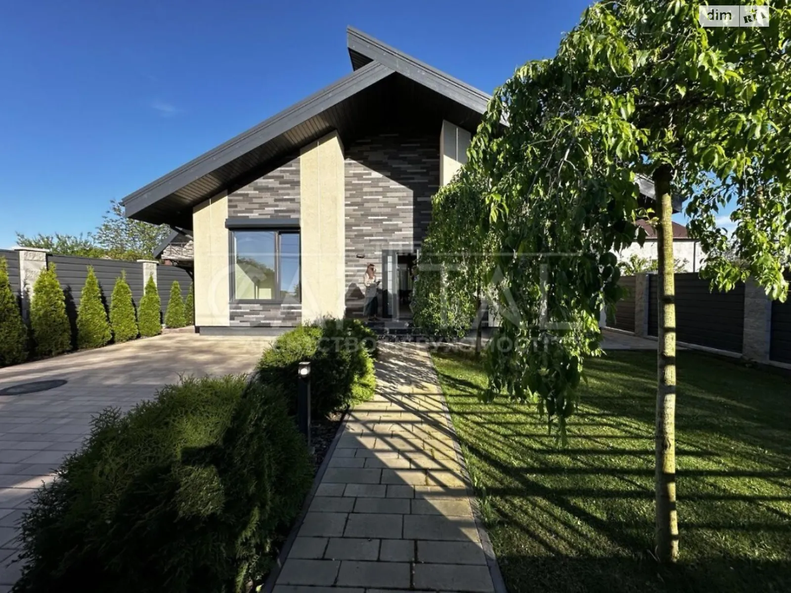 Продается дом на 2 этажа 140 кв. м с бассейном, цена: 328000 $ - фото 1