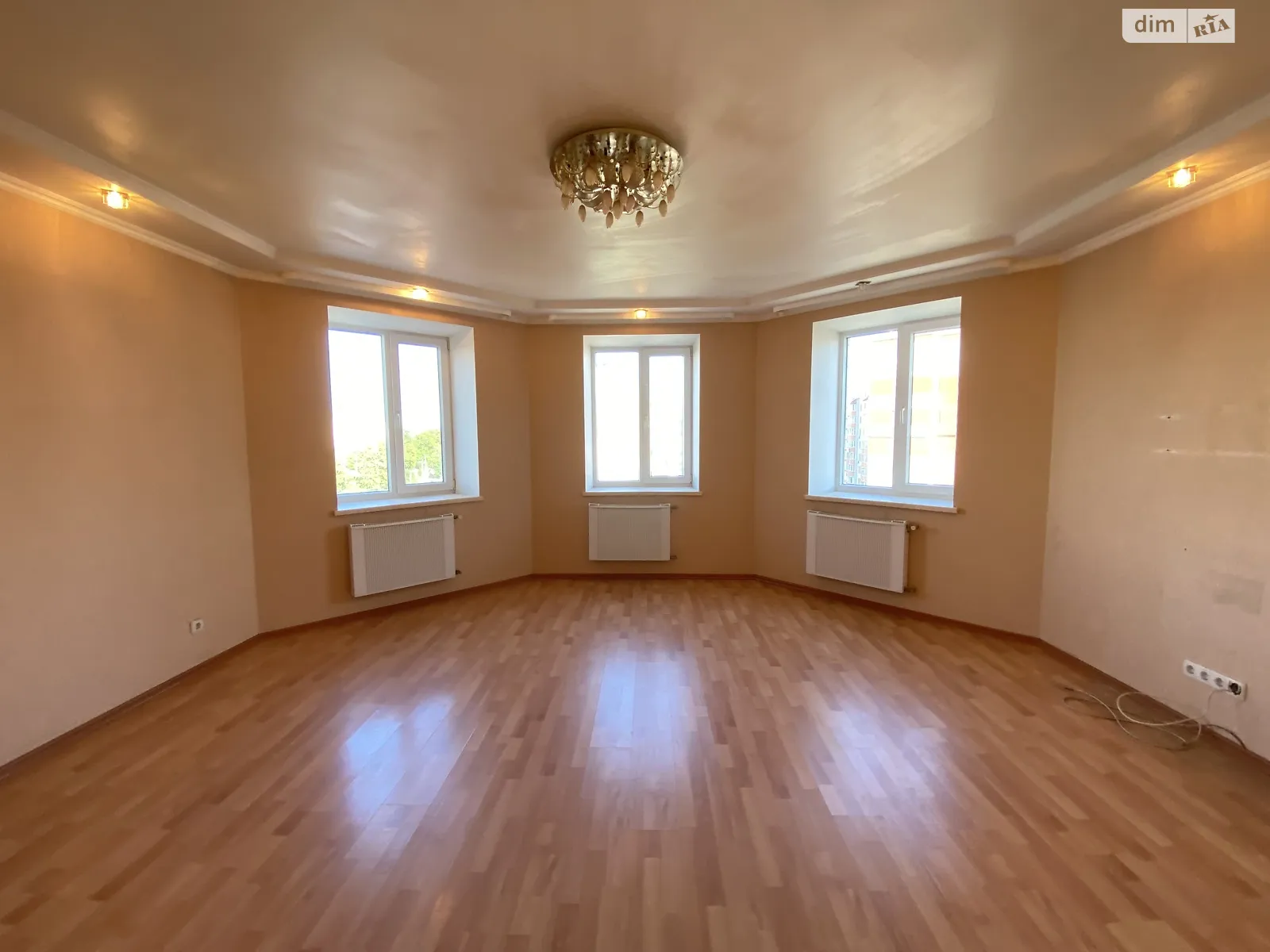 Продается 2-комнатная квартира 74.6 кв. м в Виннице, ул. Зодчих