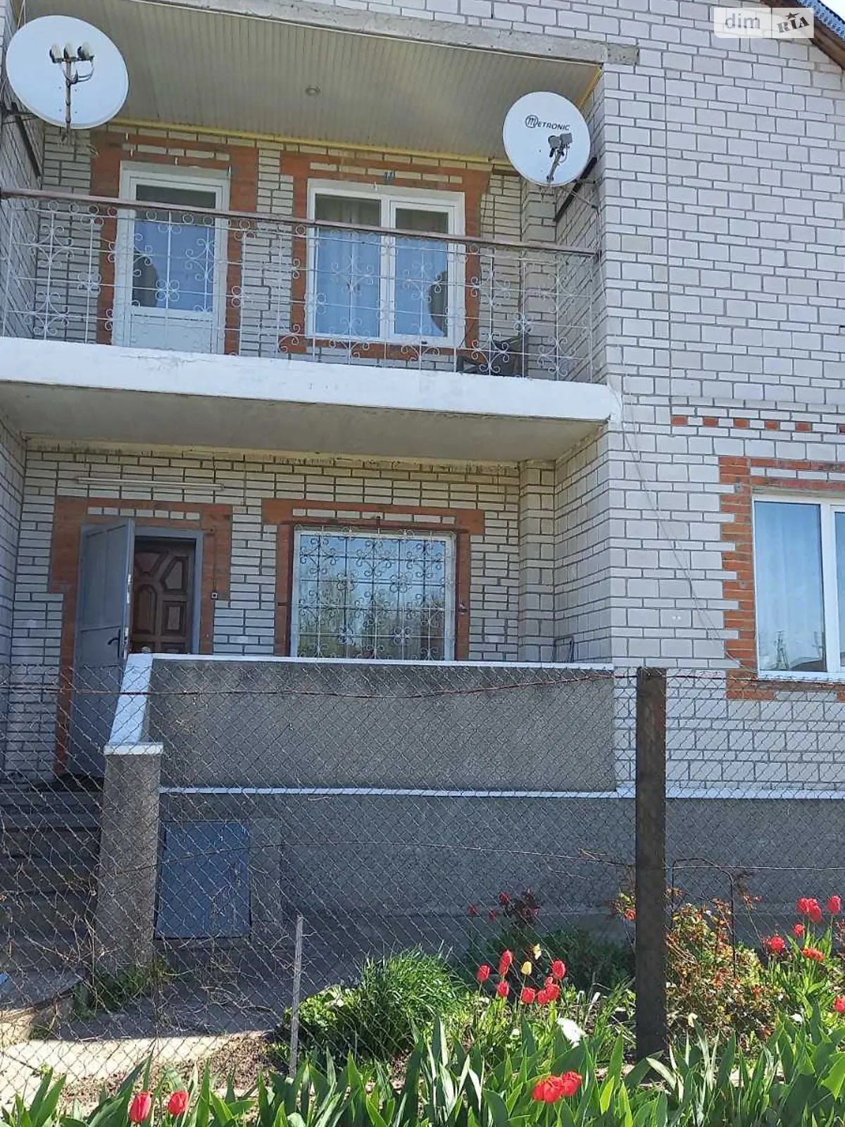 Продается дом на 2 этажа 225 кв. м с гаражом, цена: 90000 €