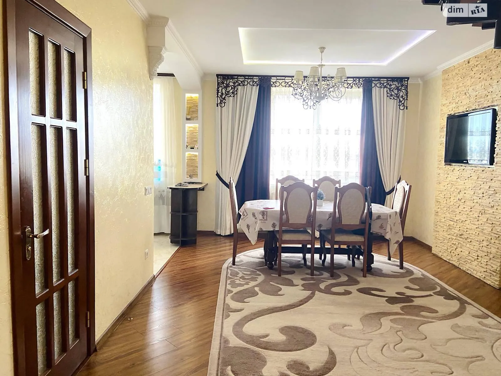Продается 3-комнатная квартира 126 кв. м в Ивано-Франковске, цена: 97850 $