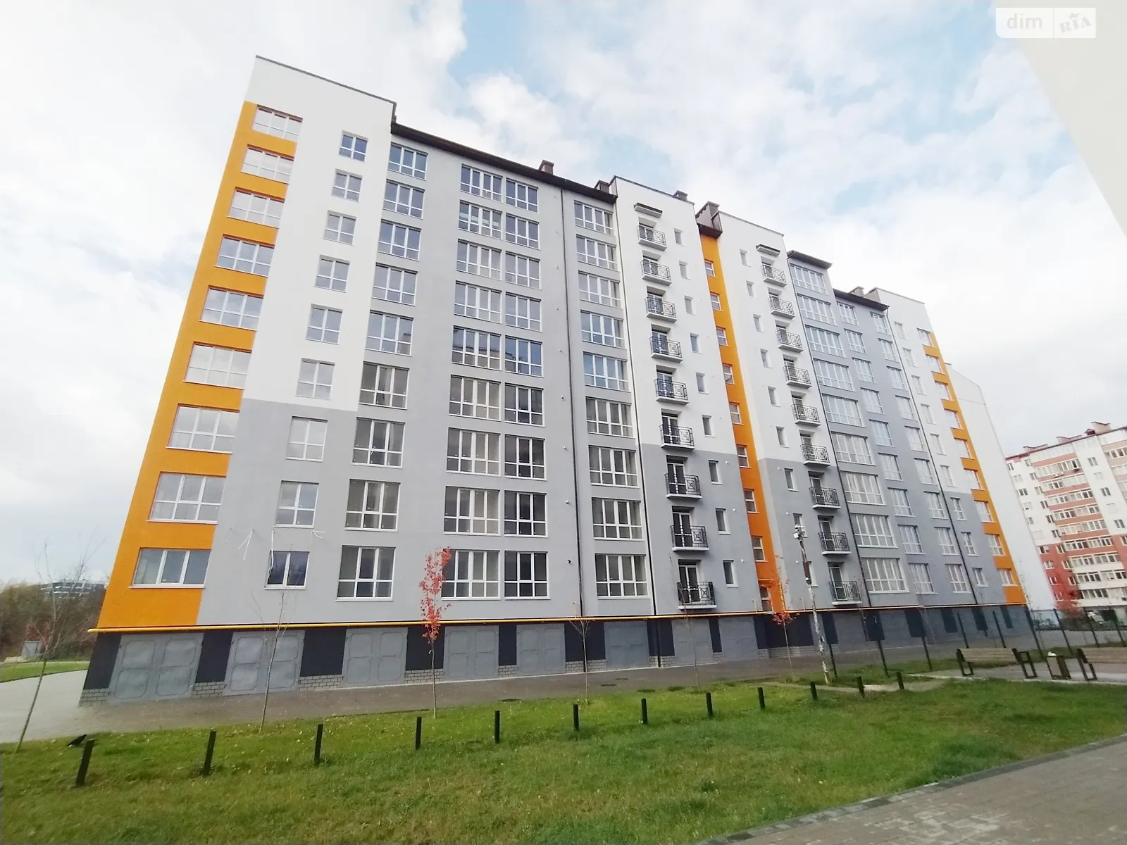 Продается 3-комнатная квартира 78 кв. м в Ивано-Франковске, ул. Химиков - фото 1