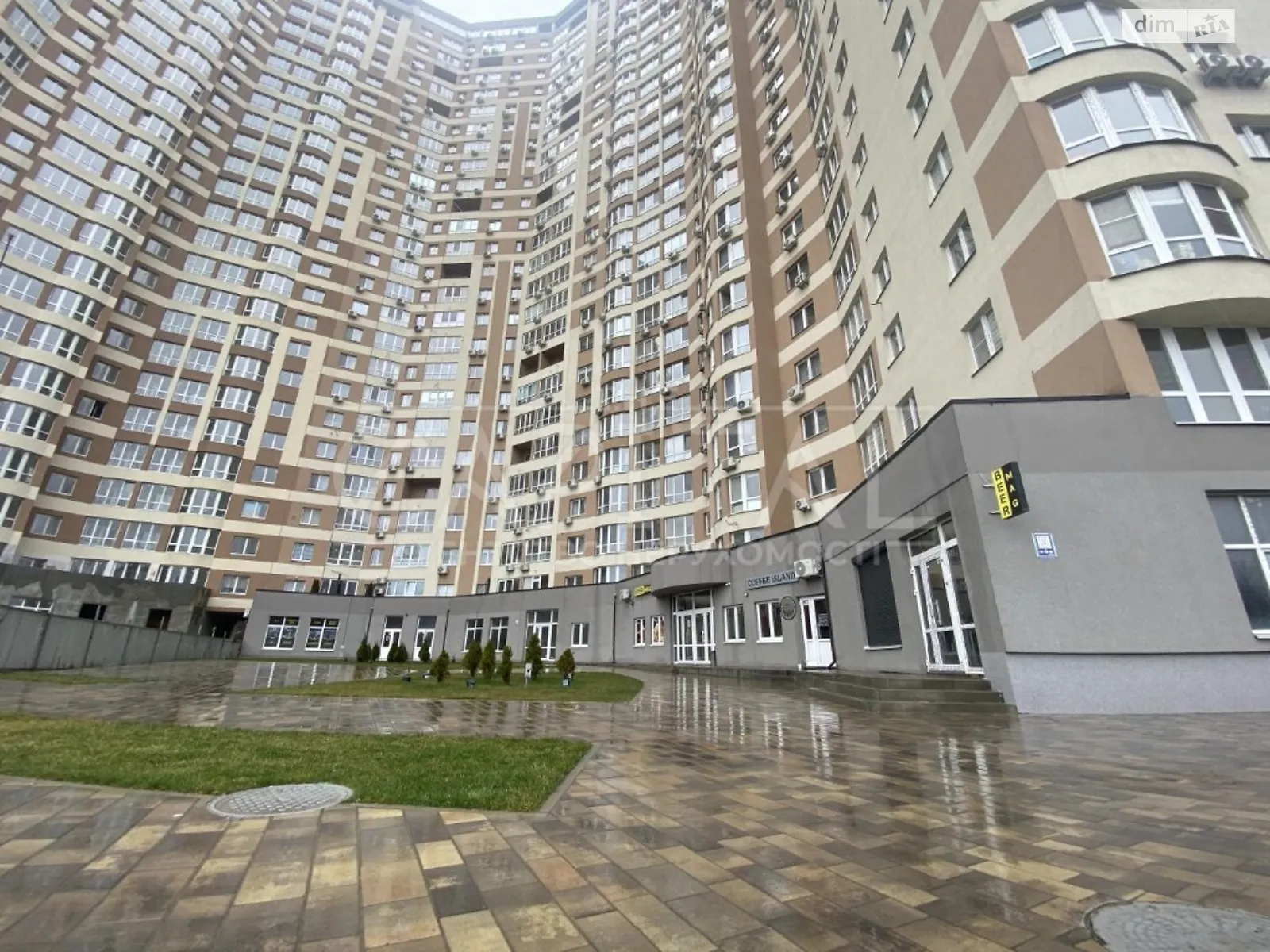 Продается 4-комнатная квартира 131 кв. м в Киеве, ул. Новополевая, 2