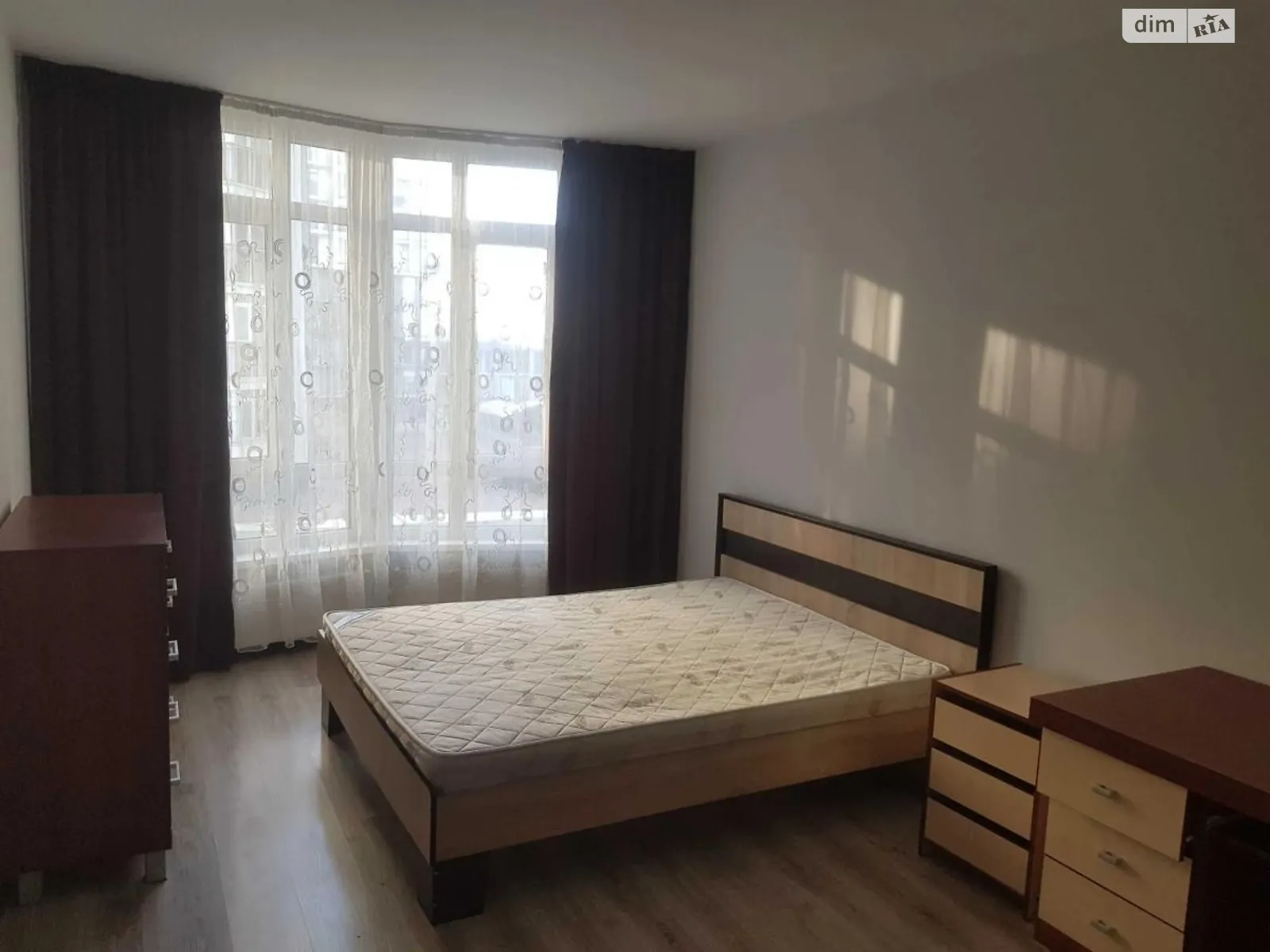 Продается 1-комнатная квартира 47 кв. м в Львове, ул. Железнодорожная