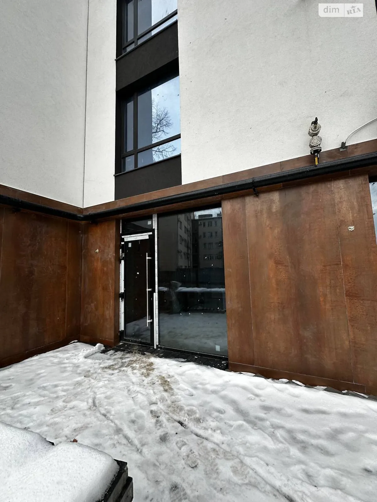 Здається в оренду приміщення вільного призначення 120 кв. м в 10-поверховій будівлі, цена: 1200 $ - фото 1