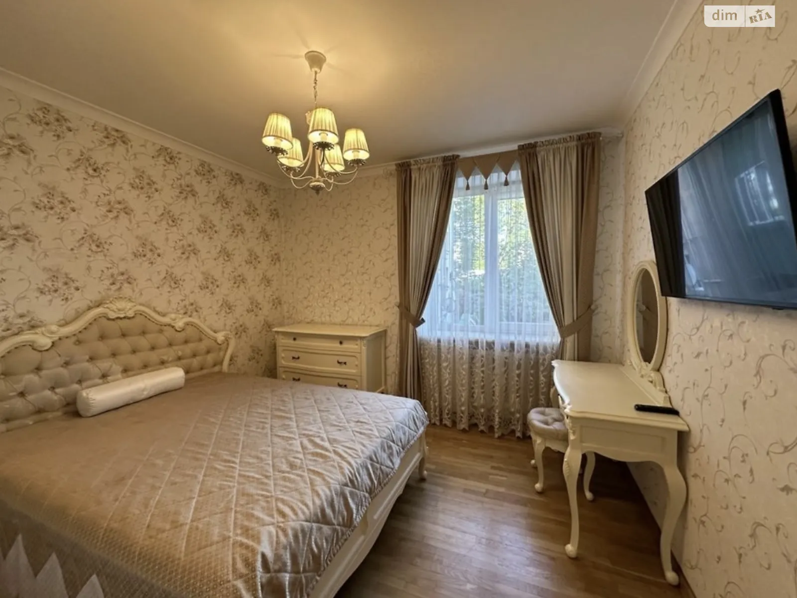 Сдается в аренду 3-комнатная квартира 90 кв. м в Черновцах
