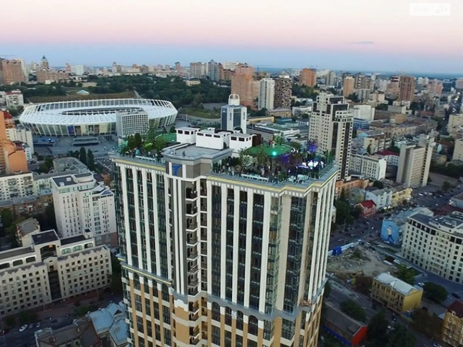 Продается 1-комнатная квартира 60 кв. м в Киеве, ул. Саксаганского, 37К - фото 1