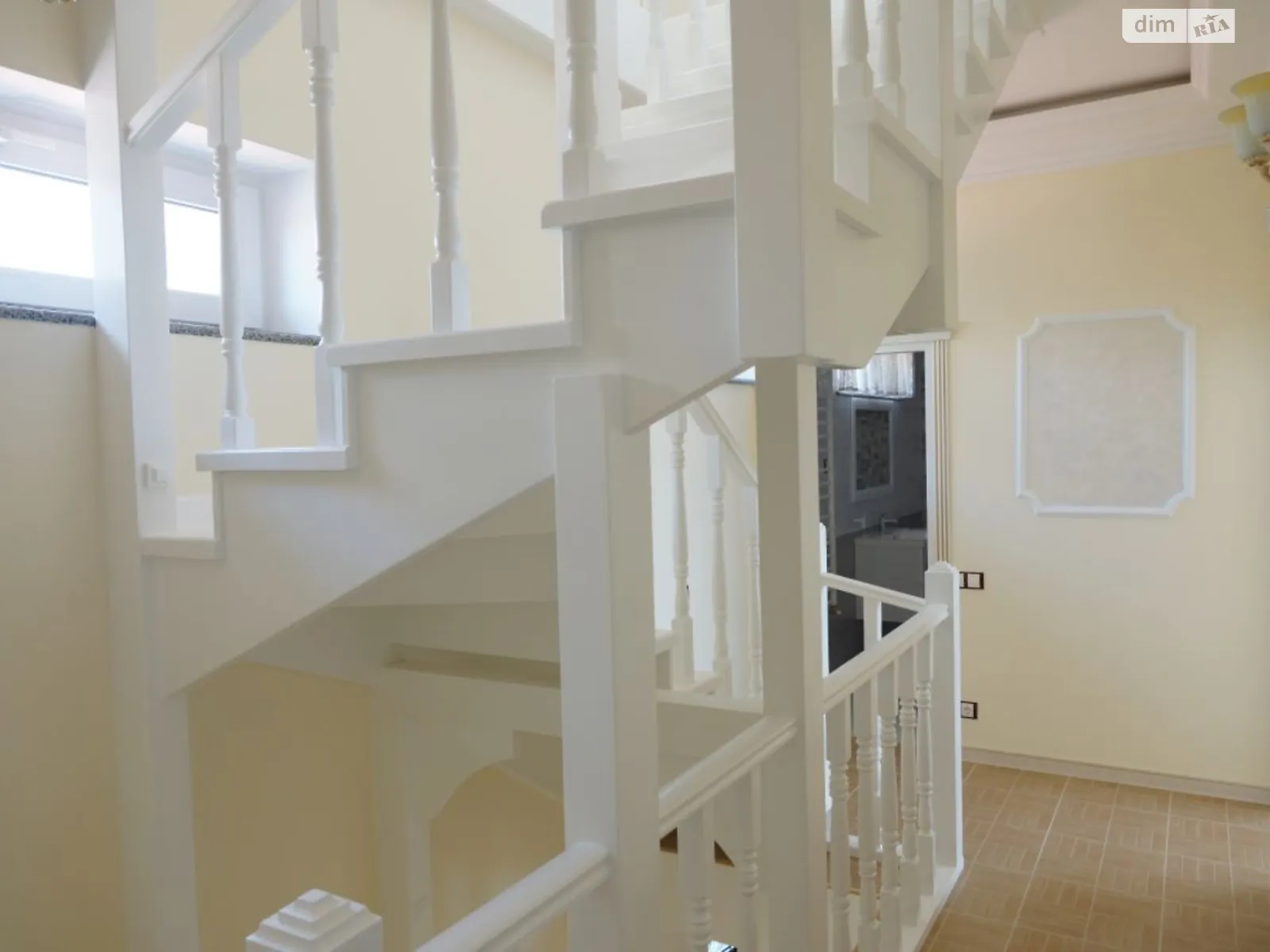 Продается дом на 2 этажа 160 кв. м с подвалом, цена: 25000 $