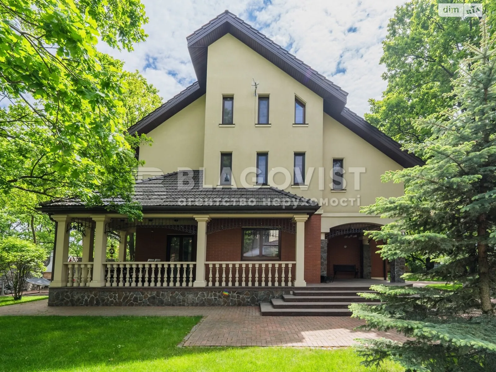 Продается дом на 3 этажа 366.3 кв. м с мансардой, цена: 1650000 $