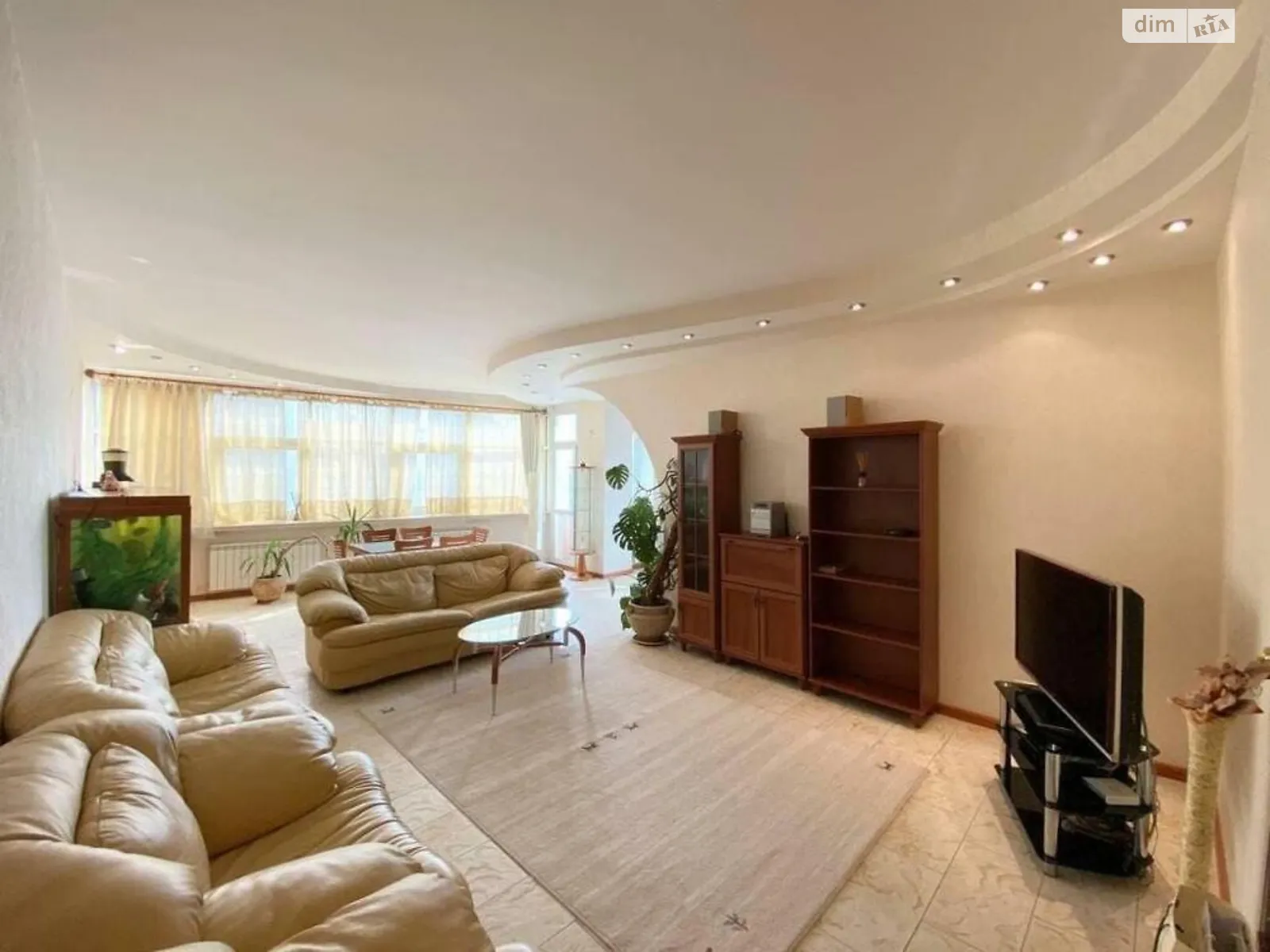 Продается 3-комнатная квартира 146 кв. м в Киеве, ул. Богдана Хмельницкого, 41