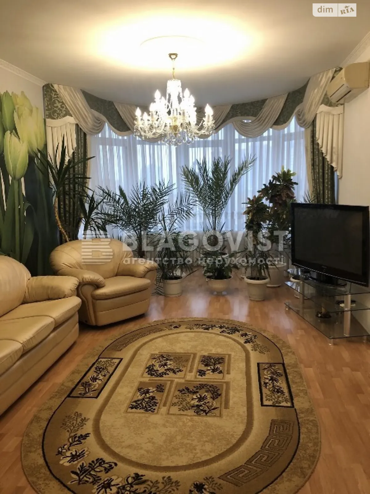 Продается 4-комнатная квартира 137 кв. м в Киеве, ул. Дмитриевская, 69