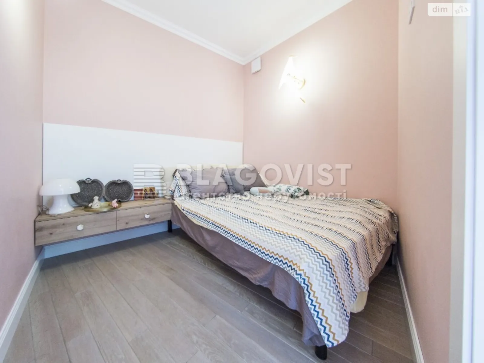 Продается 2-комнатная квартира 51 кв. м в Киеве, ул. Драгоманова, 2Б
