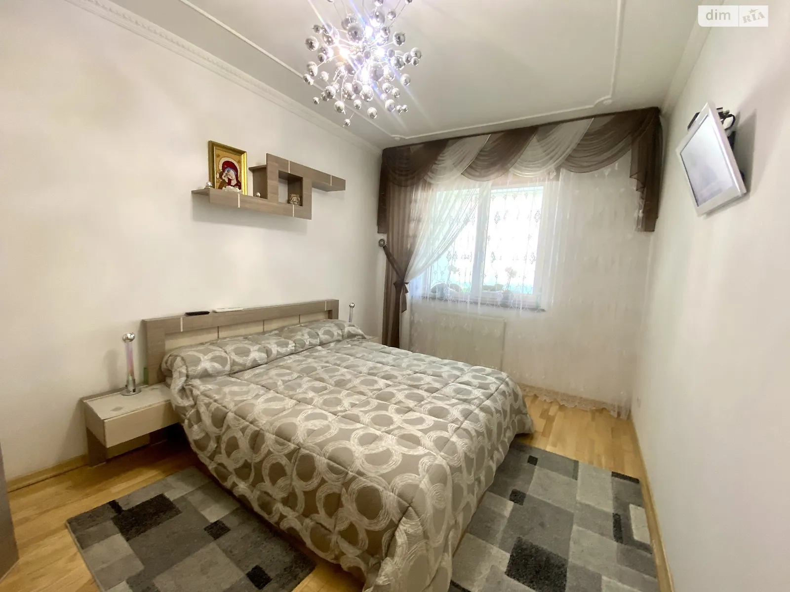Продается 3-комнатная квартира 80 кв. м в Львове, ул. Роксоляны