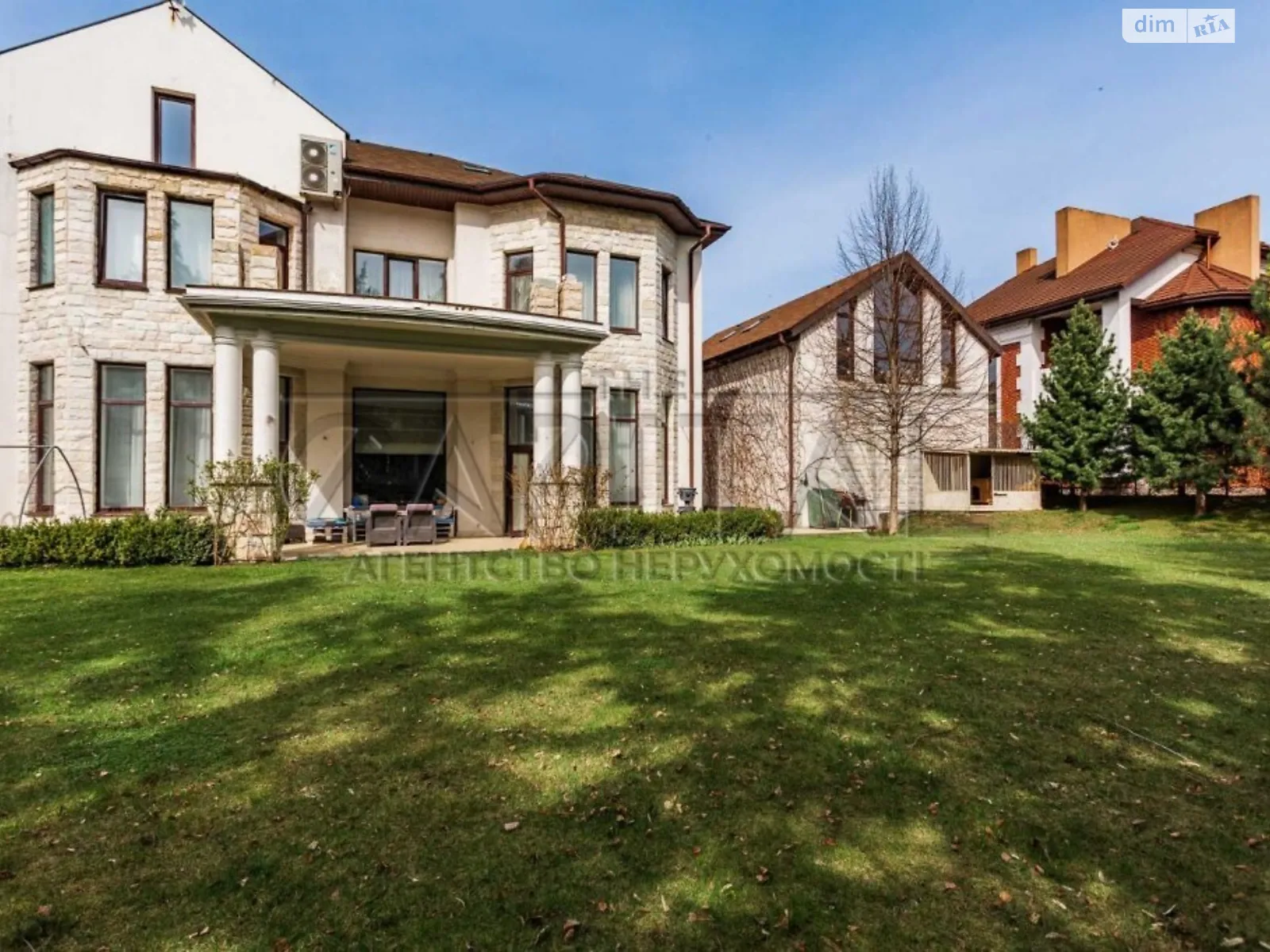Продається будинок 3 поверховий 580 кв. м з садом, цена: 850000 $