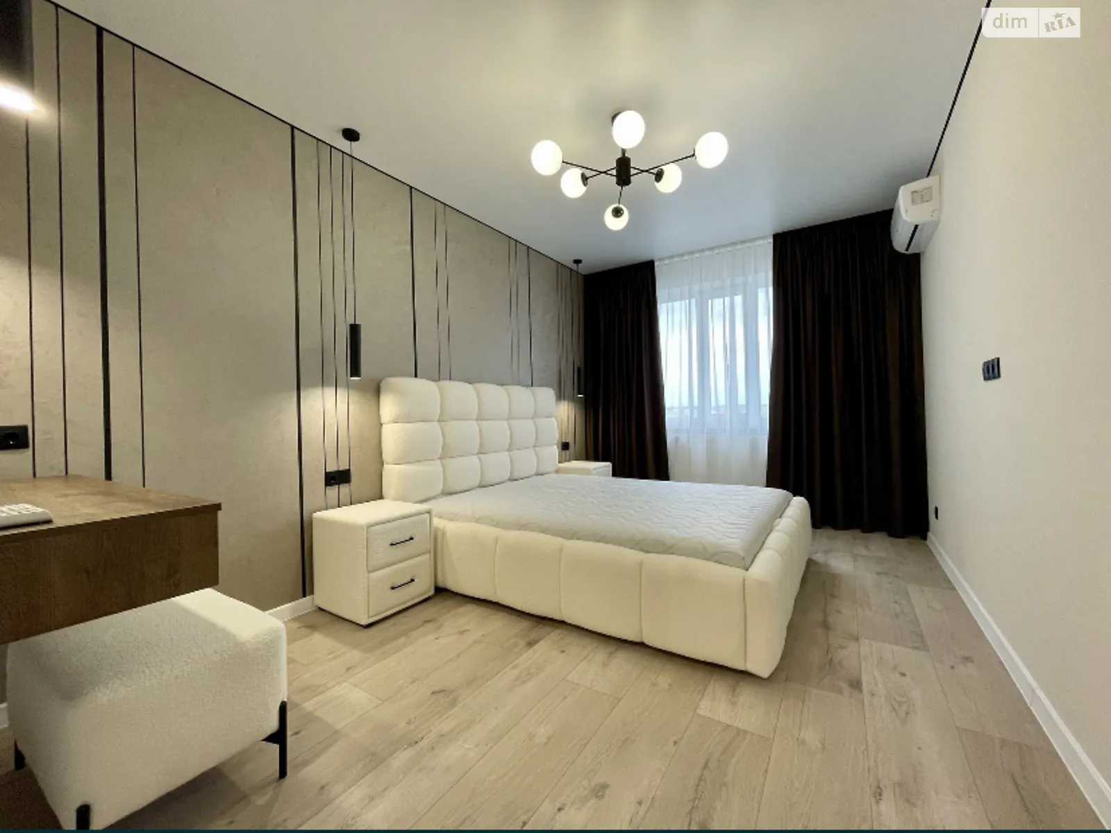 Продается 2-комнатная квартира 68 кв. м в Ивано-Франковске, ул. Высочана Семена - фото 1