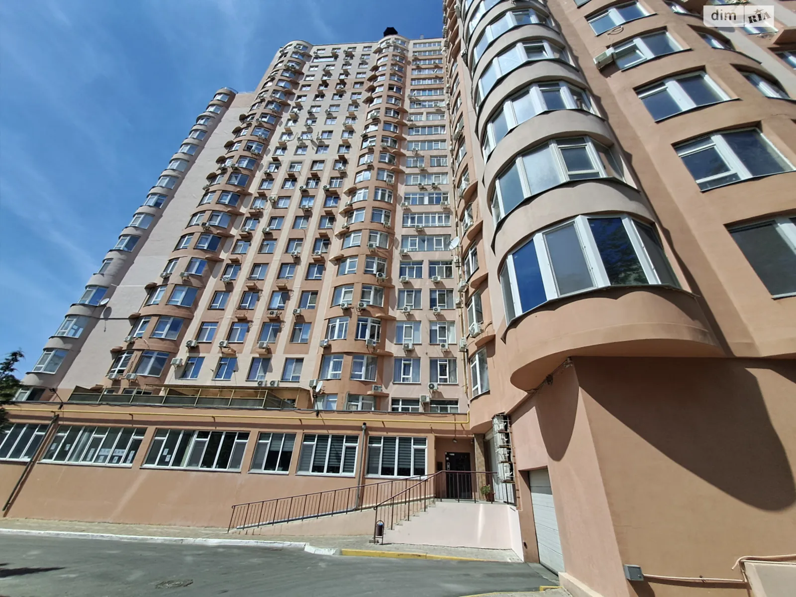 Продается 3-комнатная квартира 79 кв. м в Одессе, ул. Макаренко, 2А - фото 1