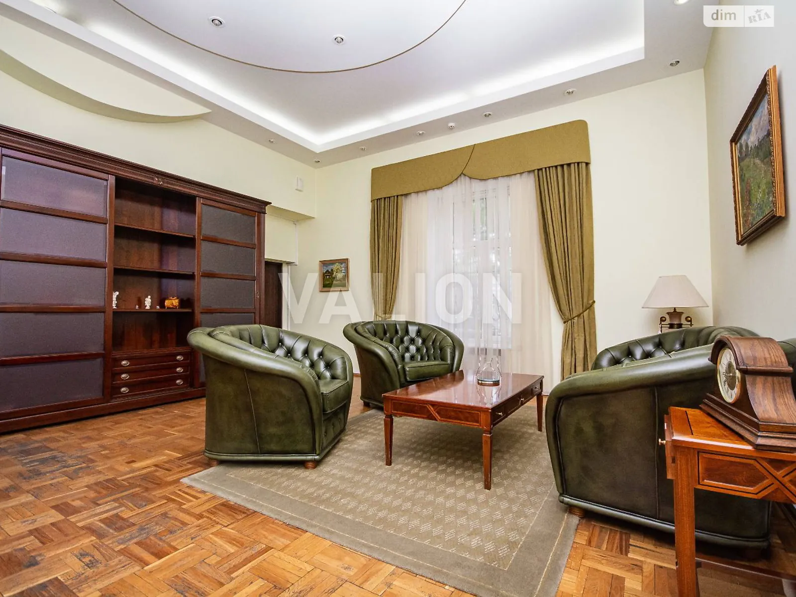 Продается офис 144 кв. м в бизнес-центре, цена: 576000 $