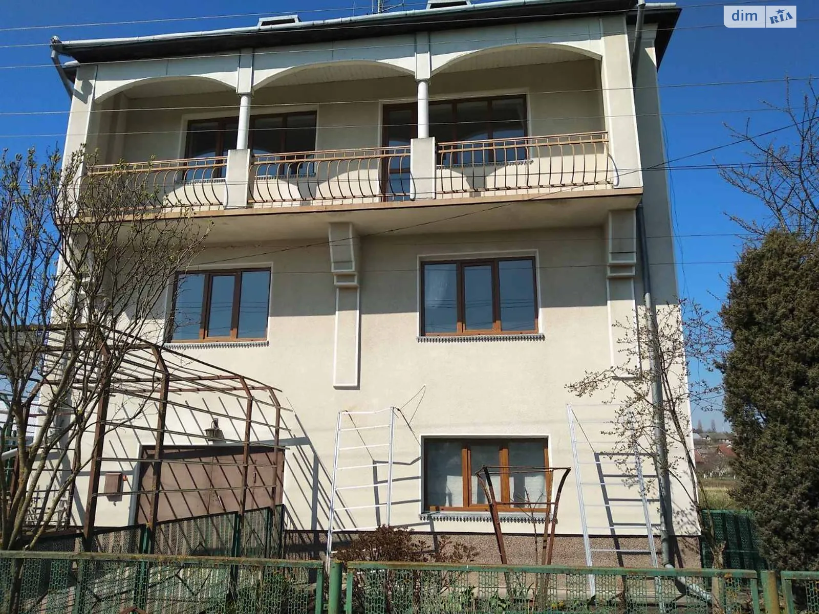 Продается дом на 3 этажа 371 кв. м с баней/сауной, цена: 53000 $ - фото 1