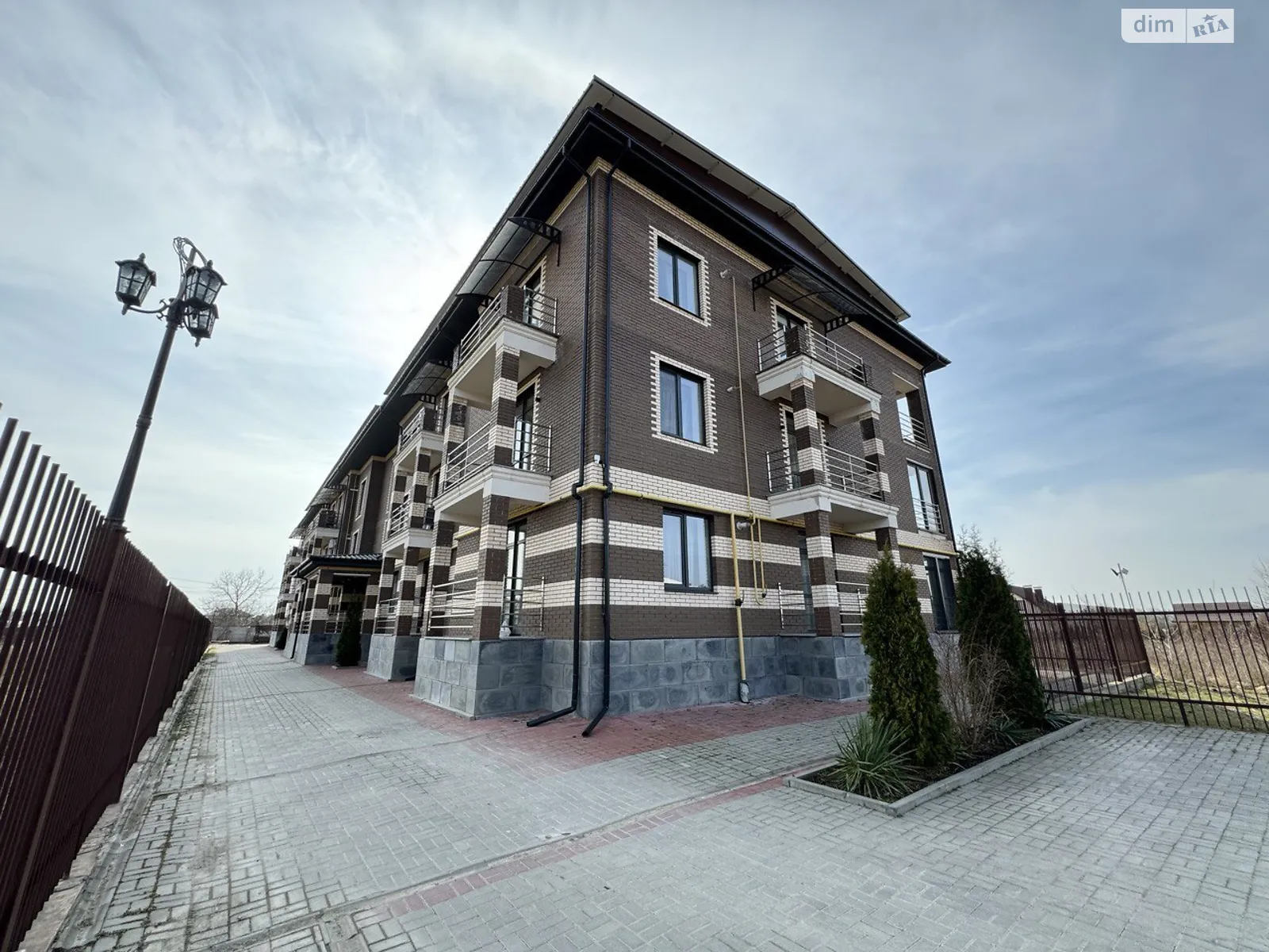 Продается 2-комнатная квартира 74 кв. м в Ровно