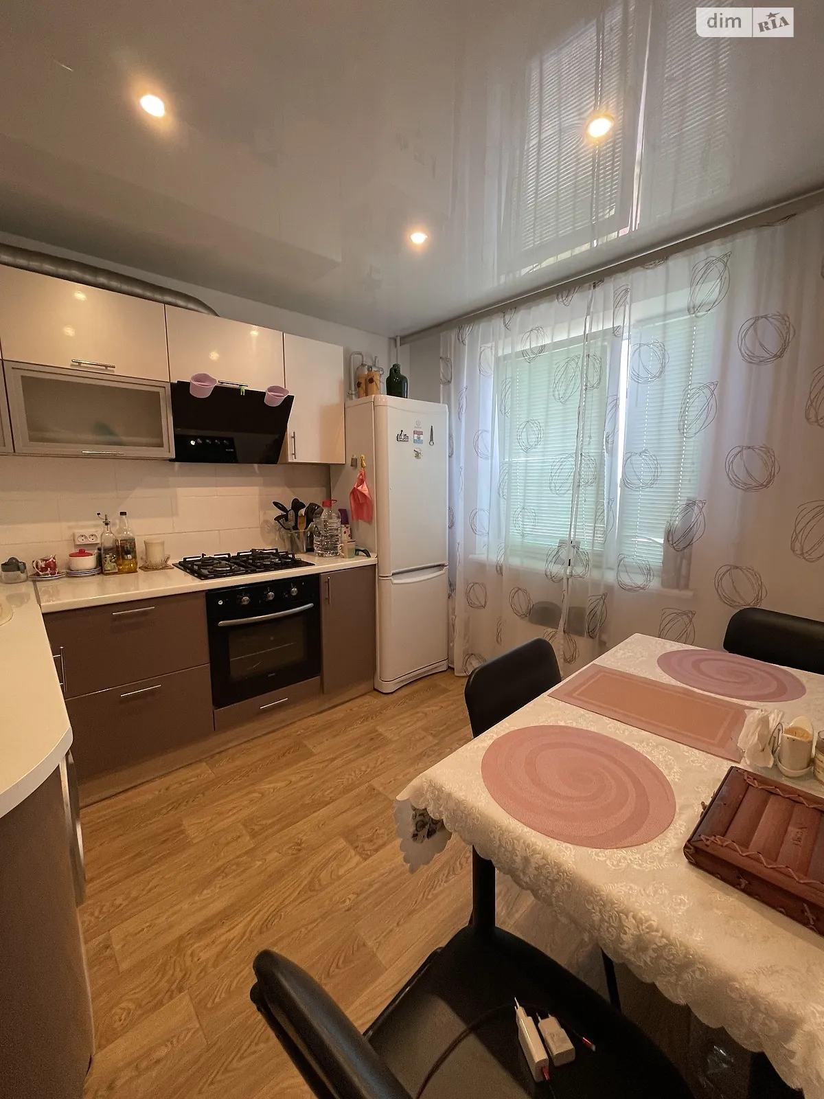 Продается 2-комнатная квартира 52 кв. м в Черноморске, ул. Виталия Шума - фото 1