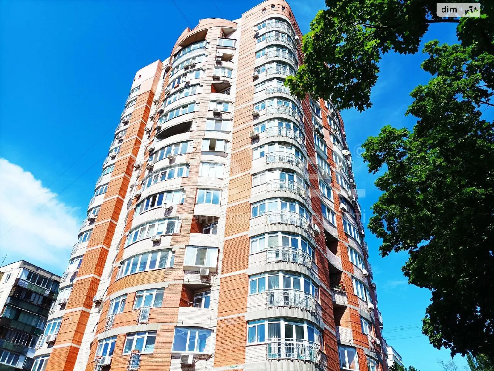 Продается 3-комнатная квартира 100.8 кв. м в Киеве, ул. Кубанской Украины, 33А