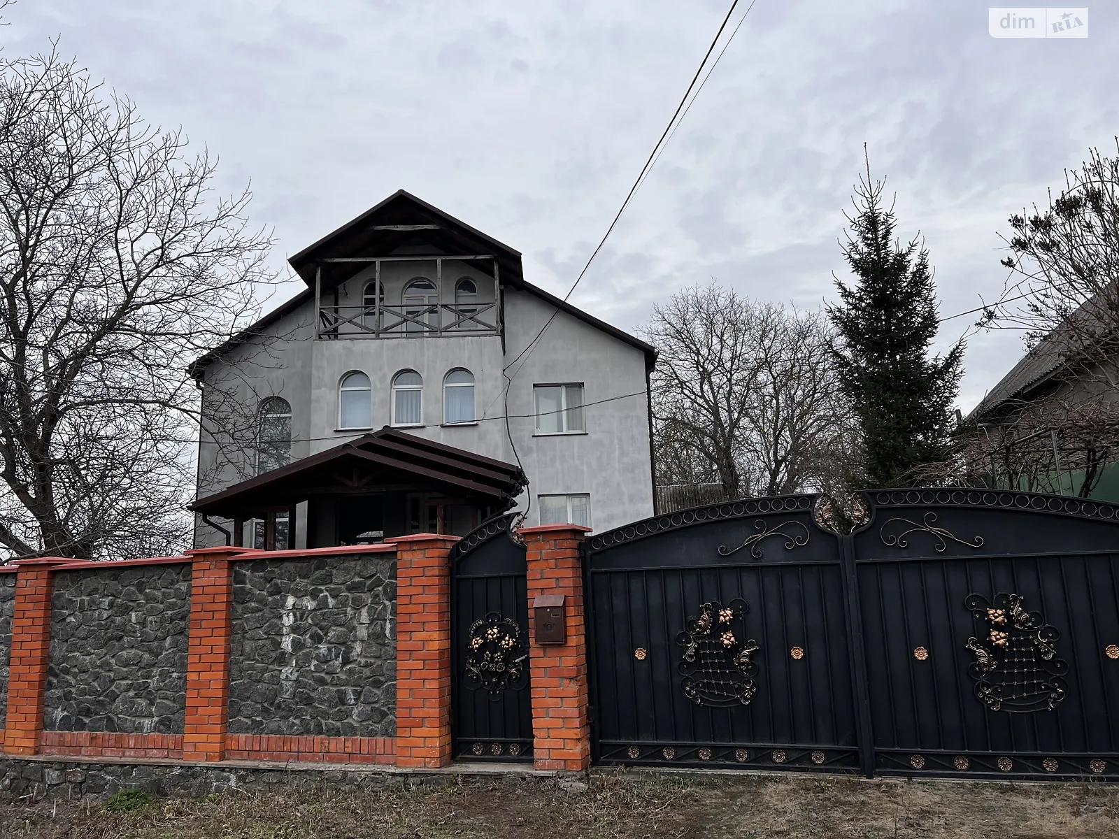 Продается дом на 2 этажа 295 кв. м с участком, цена: 111000 $ - фото 1
