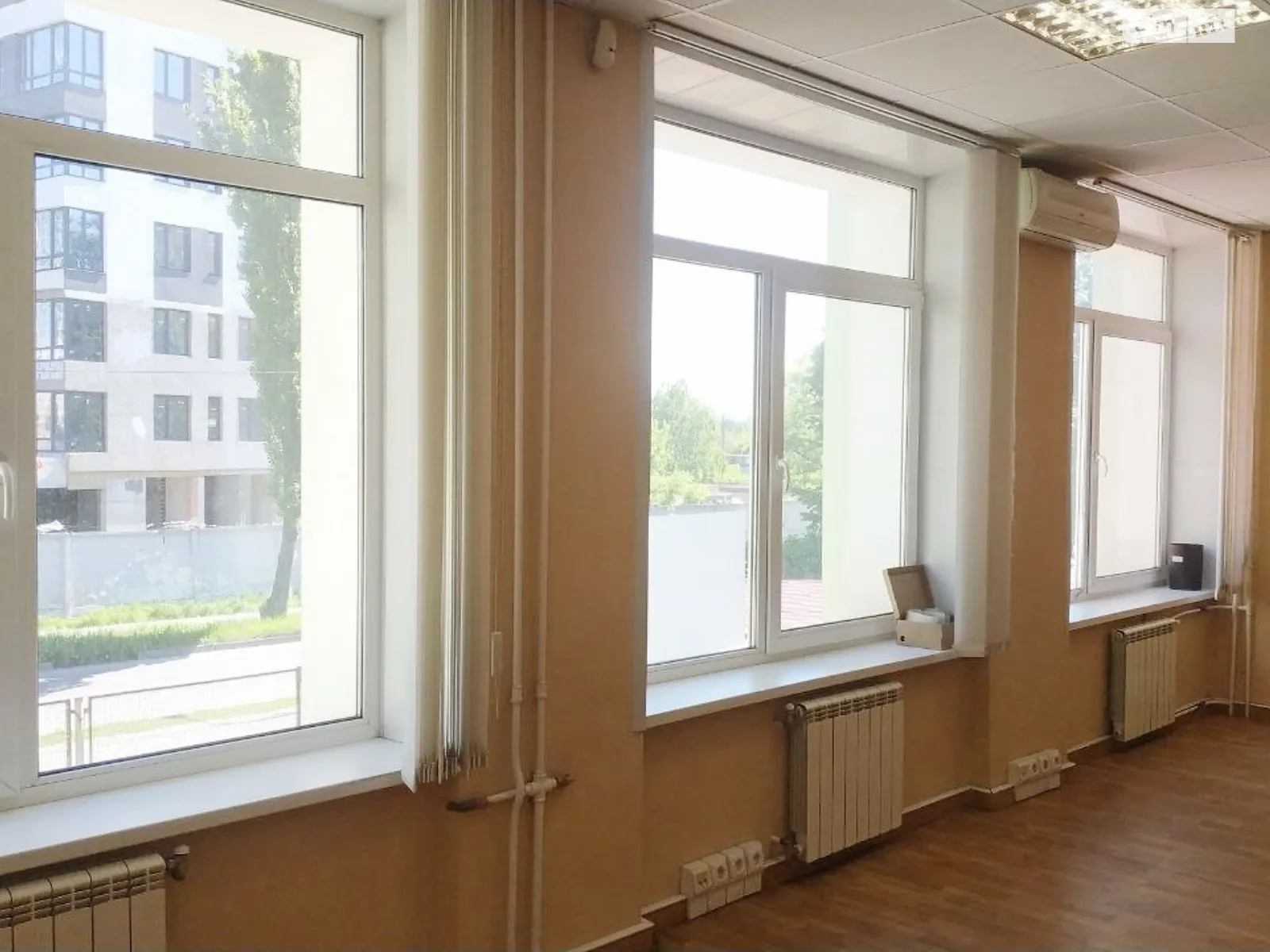 Сдается в аренду офис 275 кв. м в бизнес-центре, цена: 95040 грн - фото 1
