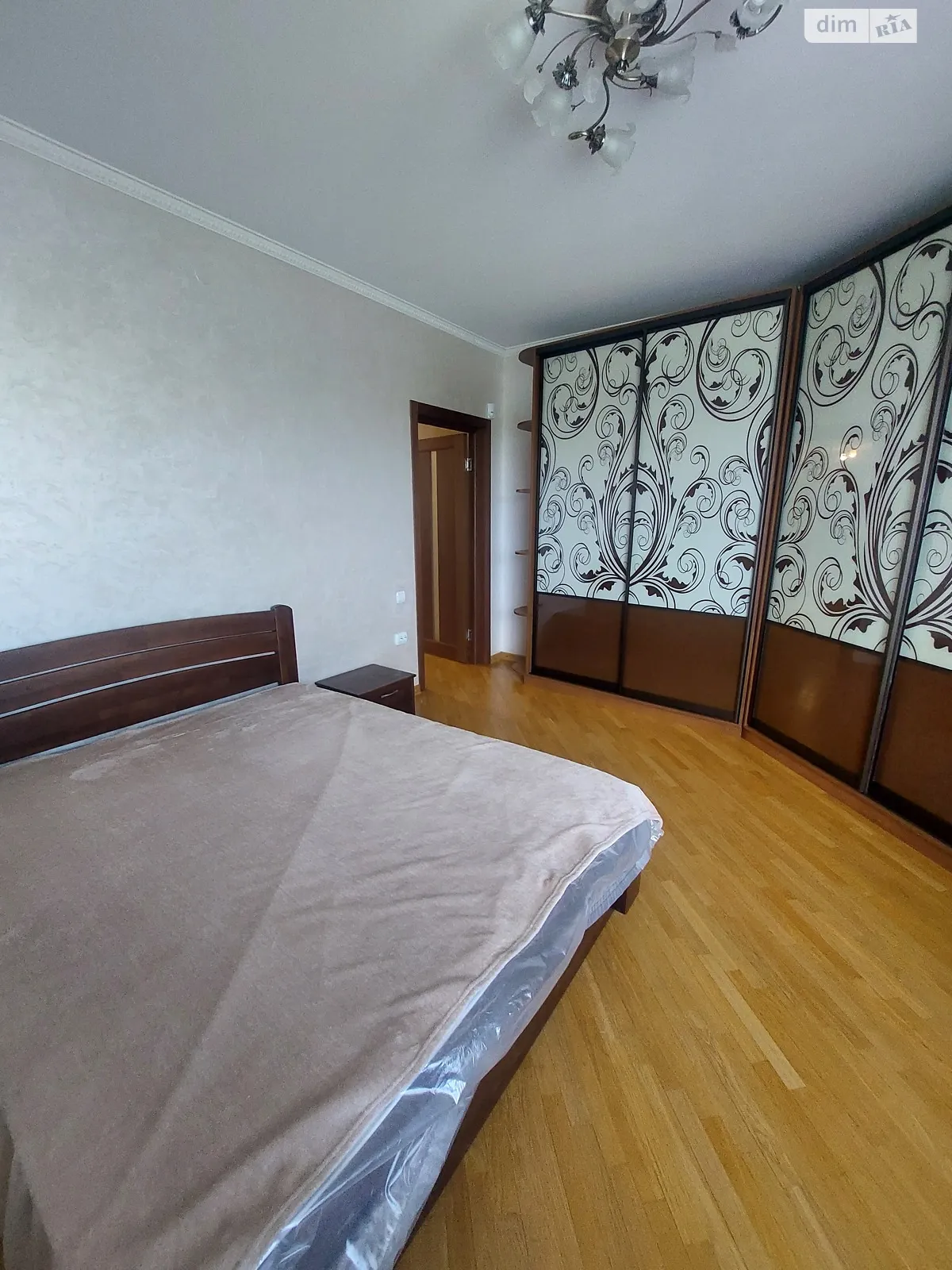 Сдается в аренду 2-комнатная квартира 65 кв. м в Ровно, ул. Литовская, 77