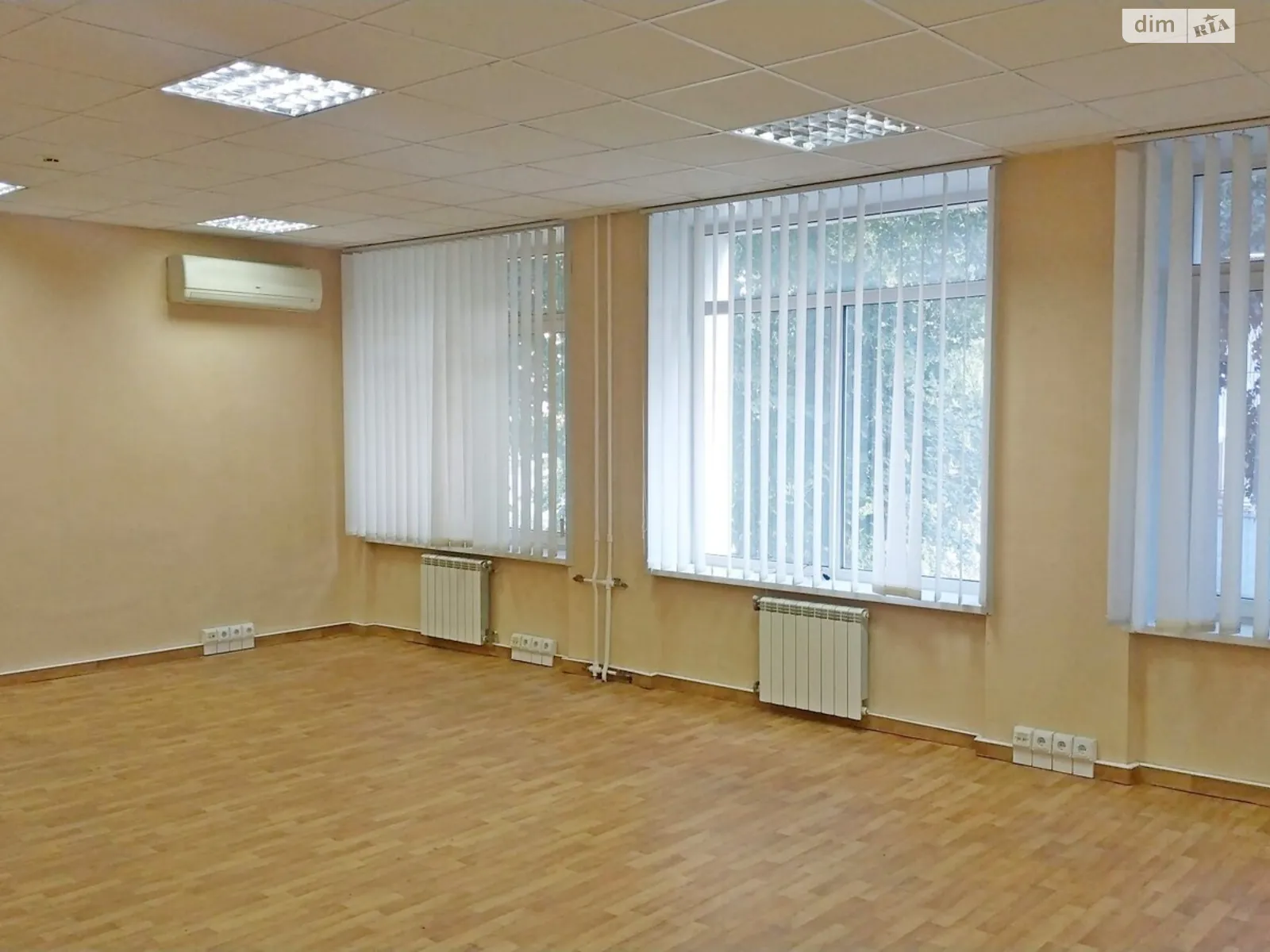 Сдается в аренду офис 143 кв. м в бизнес-центре, цена: 68610 грн - фото 1