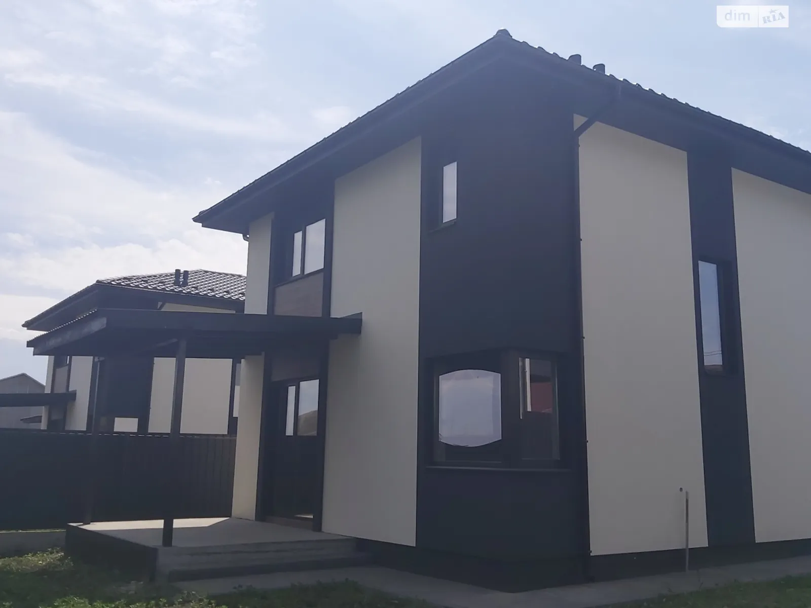 Продается дом на 2 этажа 120 кв. м с камином, цена: 119000 $ - фото 1