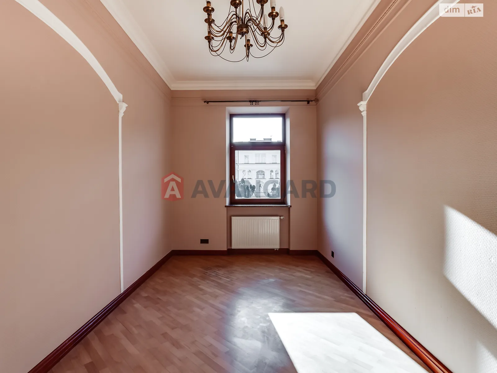 Продается объект сферы услуг 154 кв. м в 3-этажном здании, цена: 260000 $ - фото 1