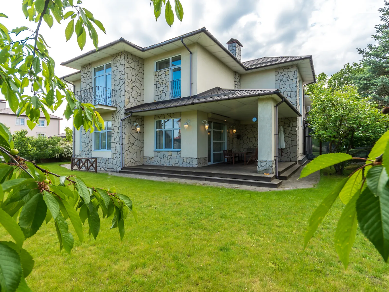 Продается дом на 2 этажа 386.9 кв. м с верандой, цена: 375000 $ - фото 1