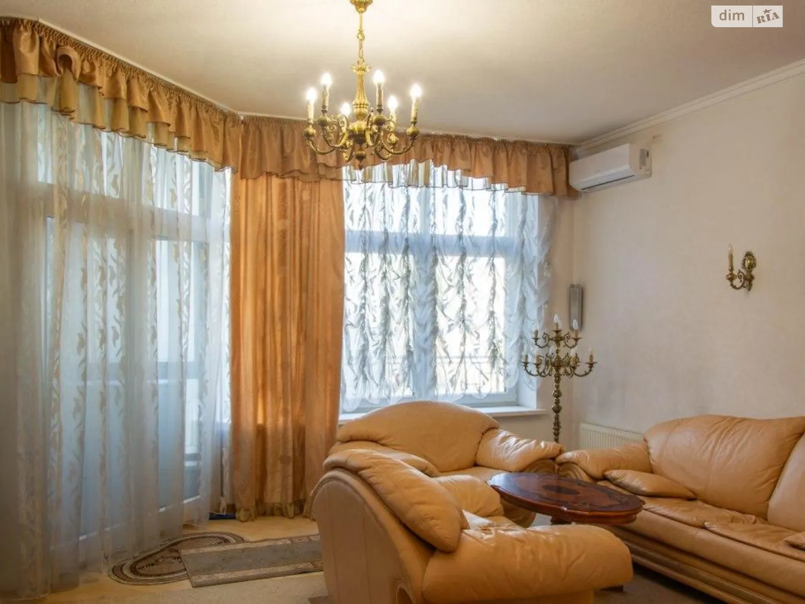 Продается 2-комнатная квартира 87 кв. м в Киеве, ул. Владимирская, 49А