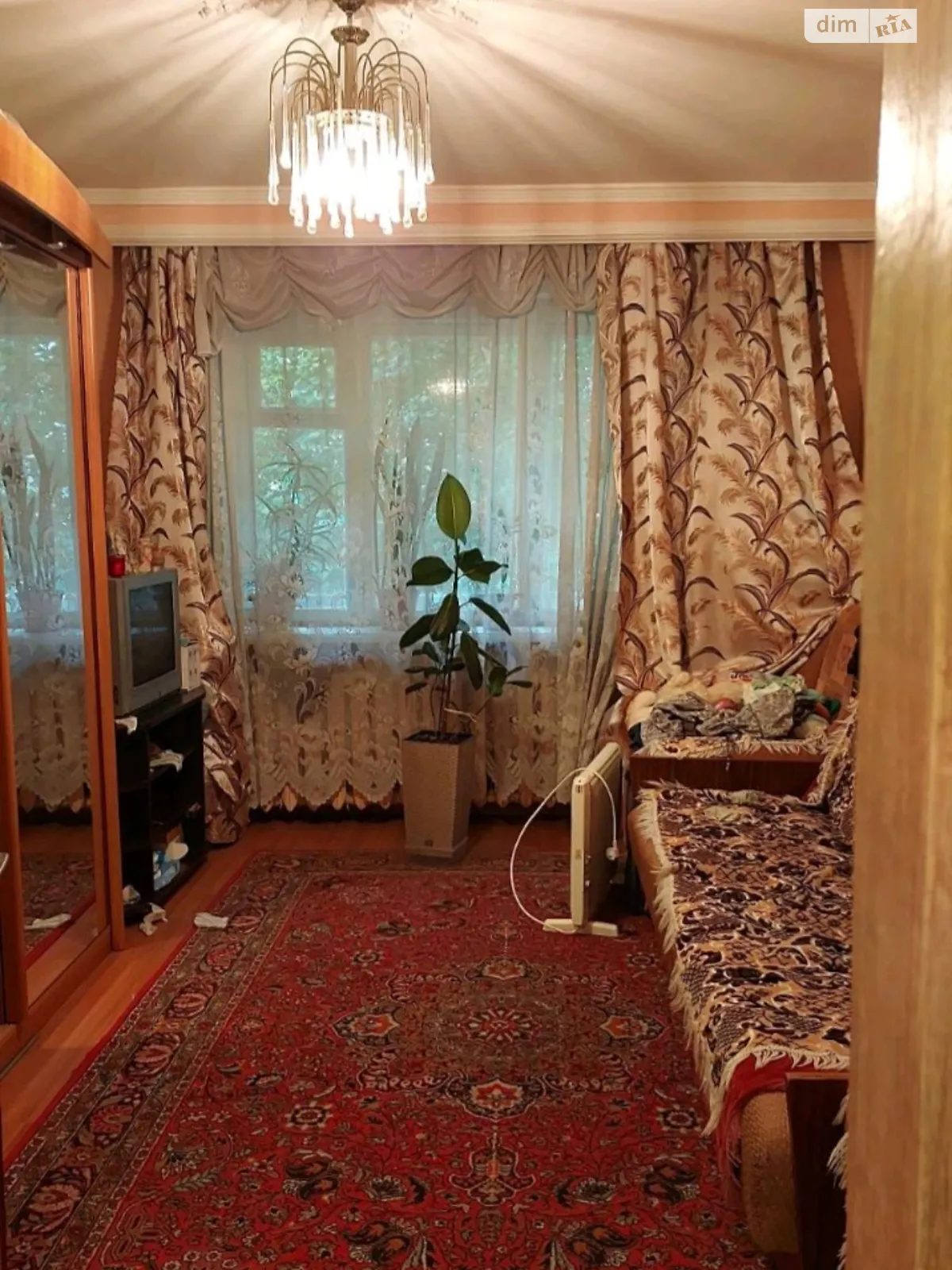 Продается 2-комнатная квартира 53 кв. м в Черновцах, ул. Героев Майдана