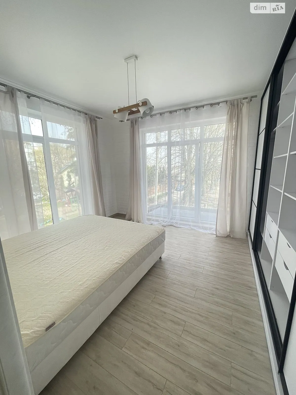 Продается 1-комнатная квартира 47 кв. м в Ровно - фото 1