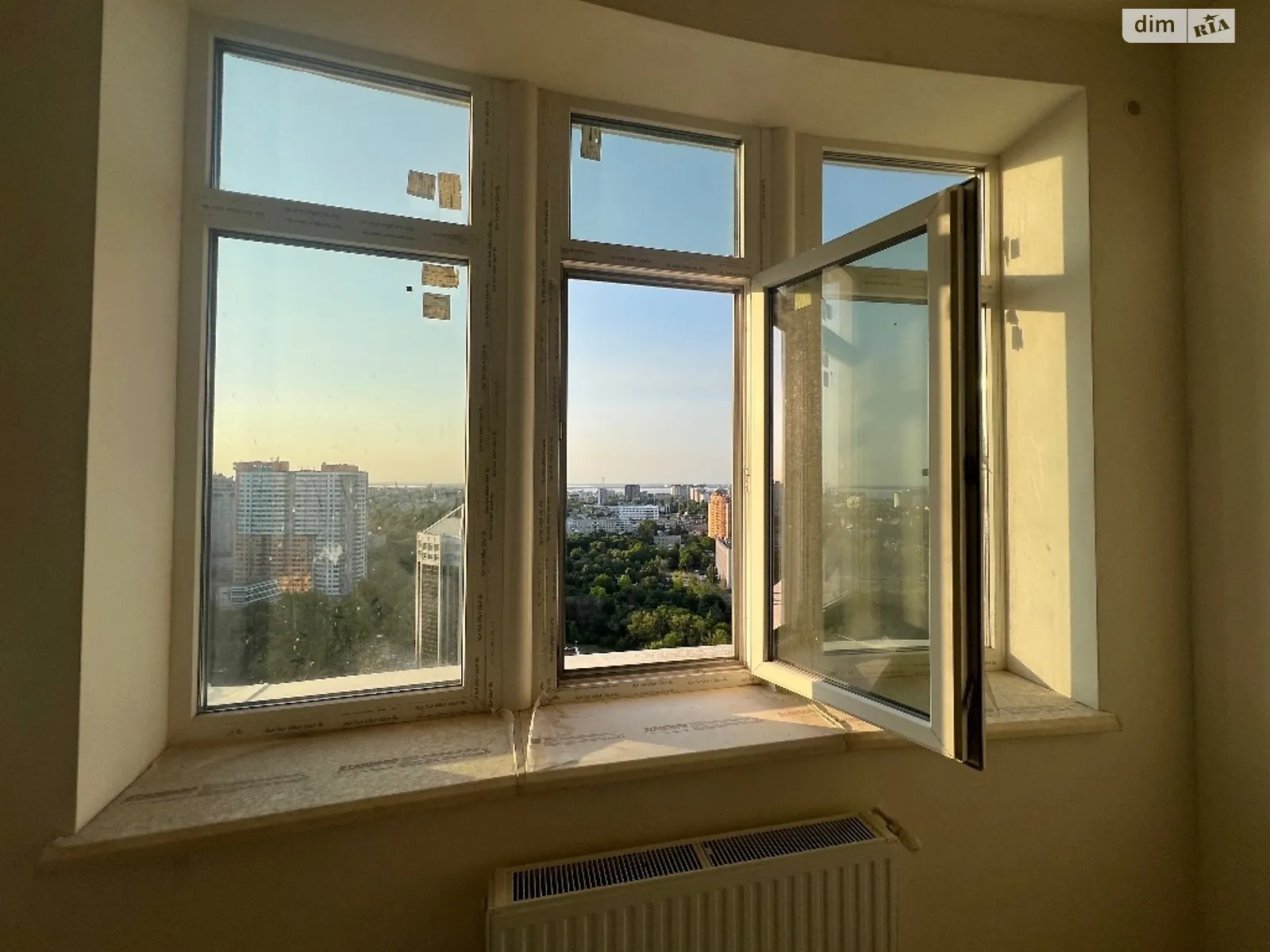 Продается 2-комнатная квартира 100 кв. м в Одессе, просп. Гагарина, 19А - фото 1